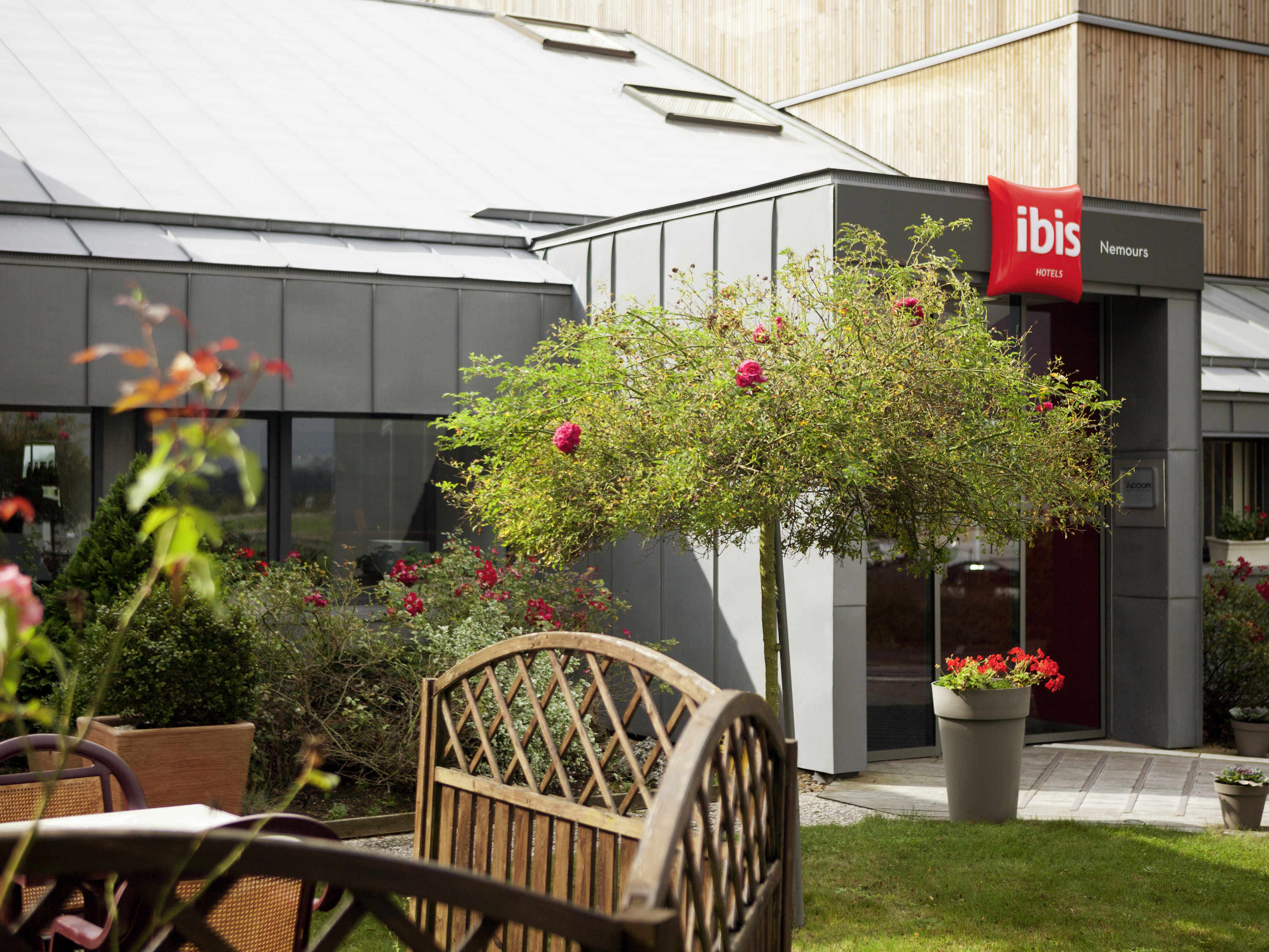 ibis Nemours