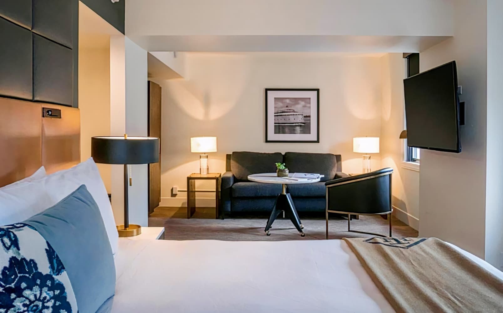Hotel Theodore