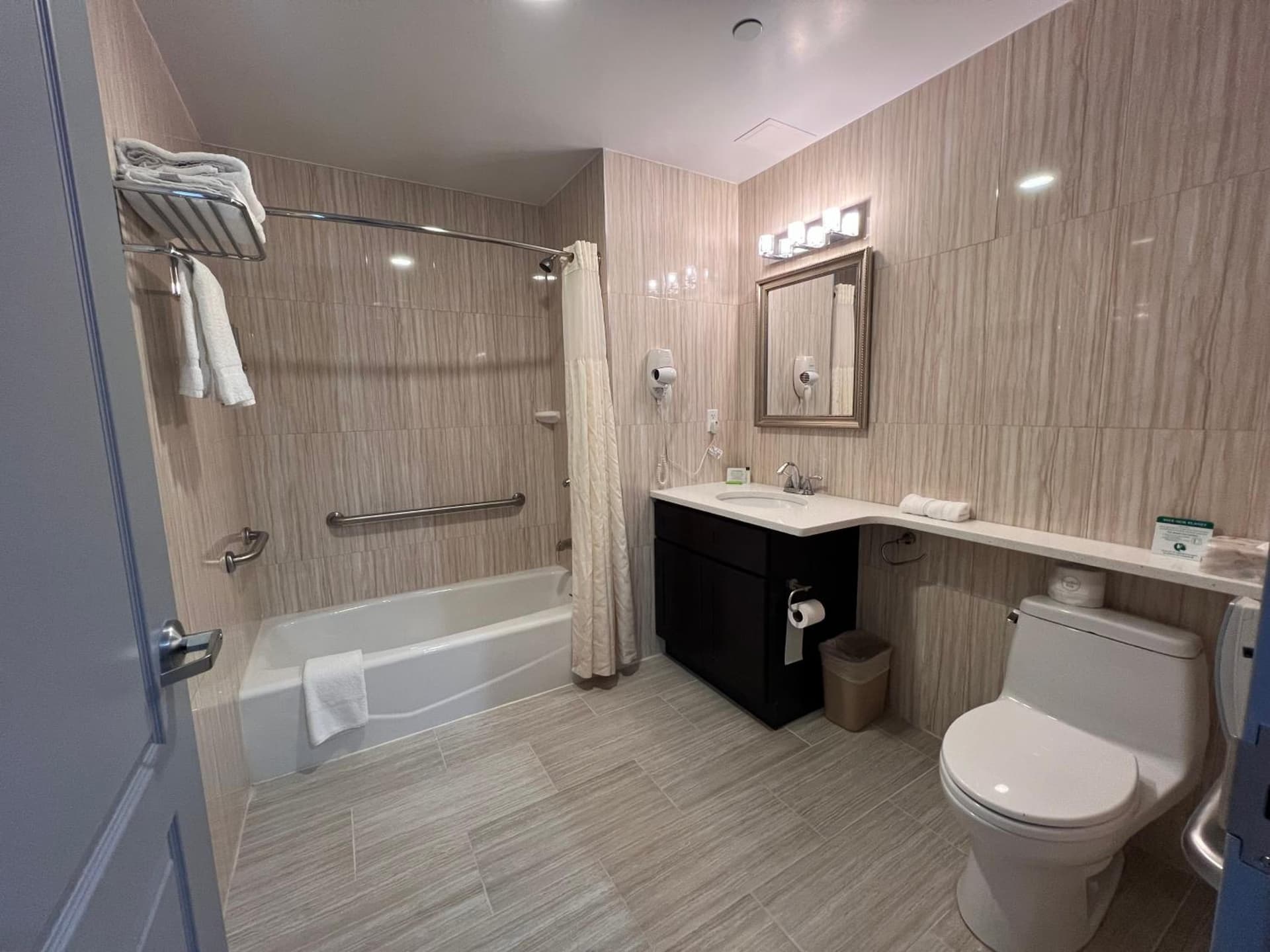 Grandview Hotel Near LGA Airport
