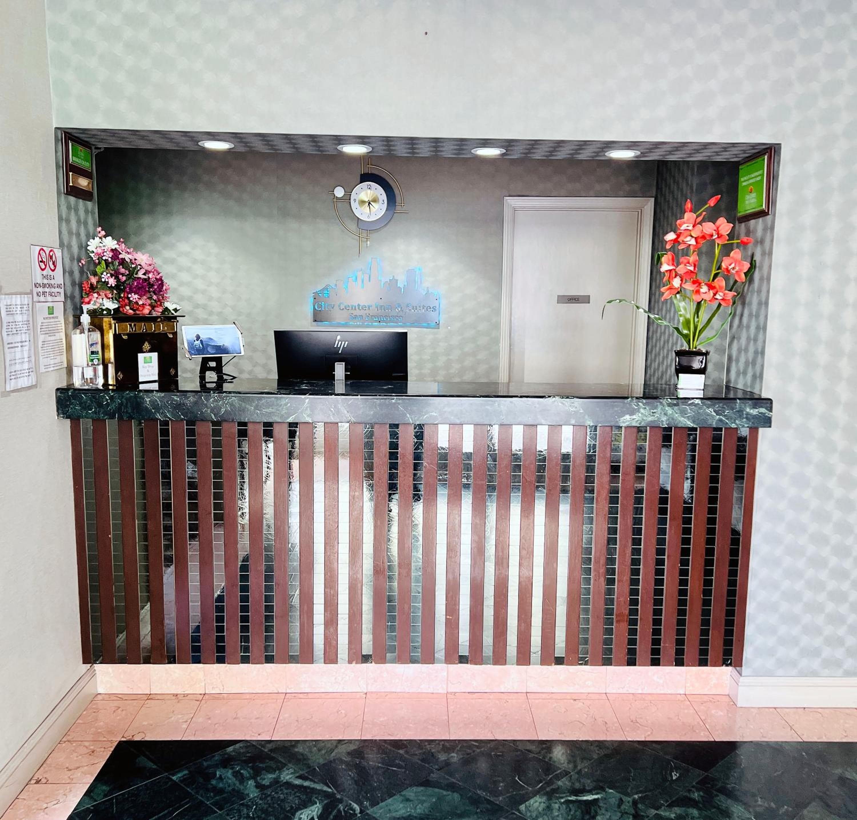 City Center Inn & Suites