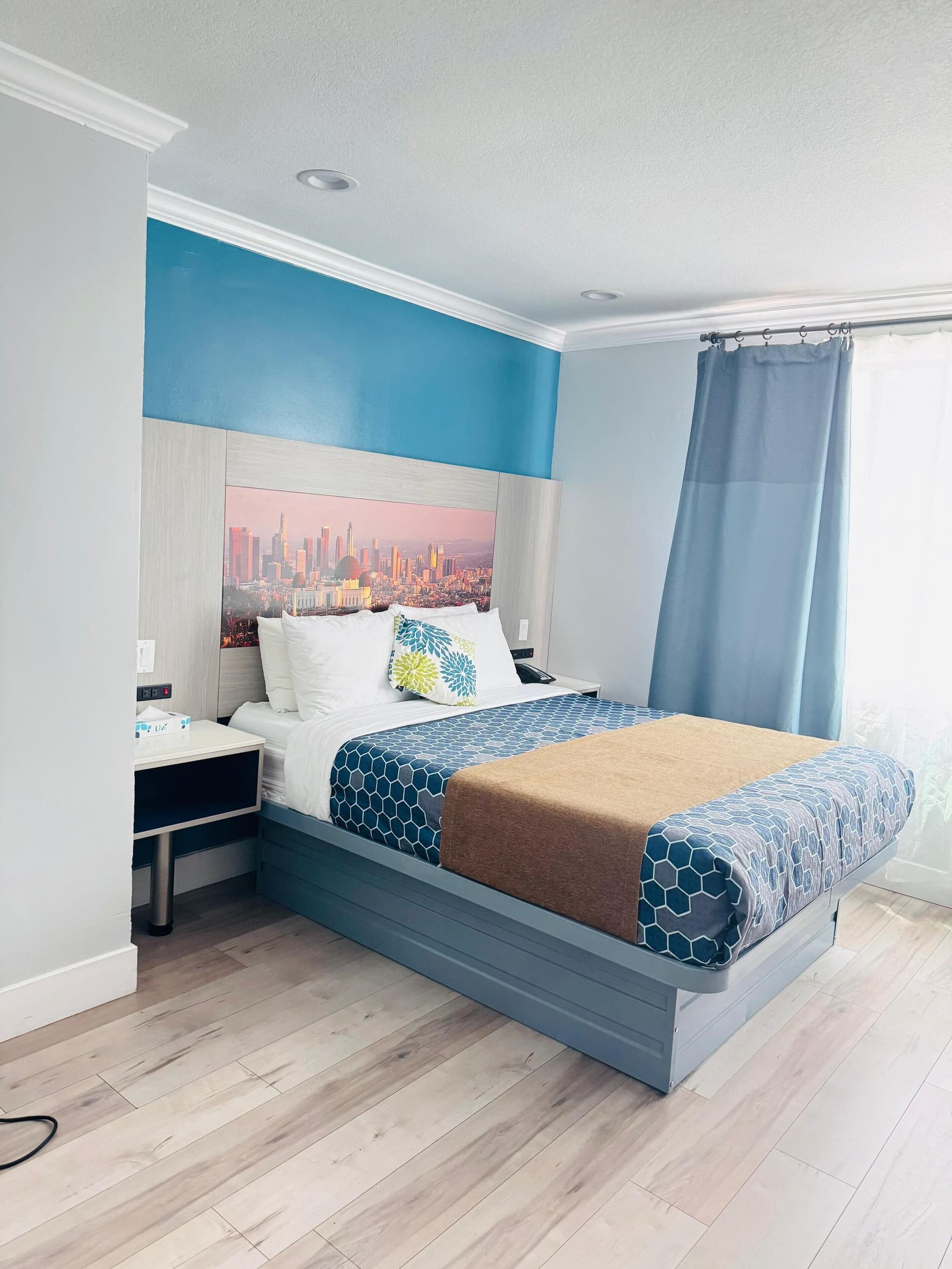 Hometel Suites
