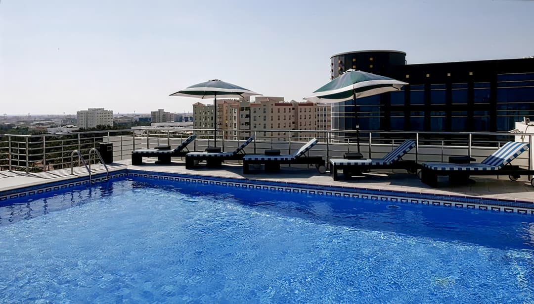 Strato Hotel By Warwick