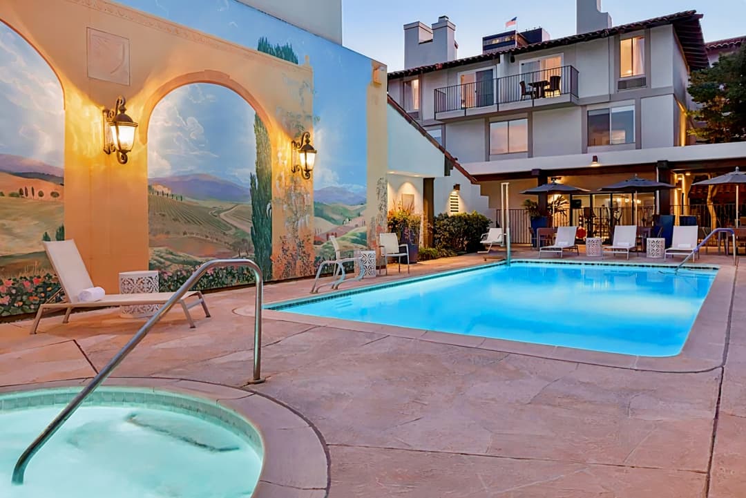 DoubleTree by Hilton Hotel Campbell - Pruneyard Plaza