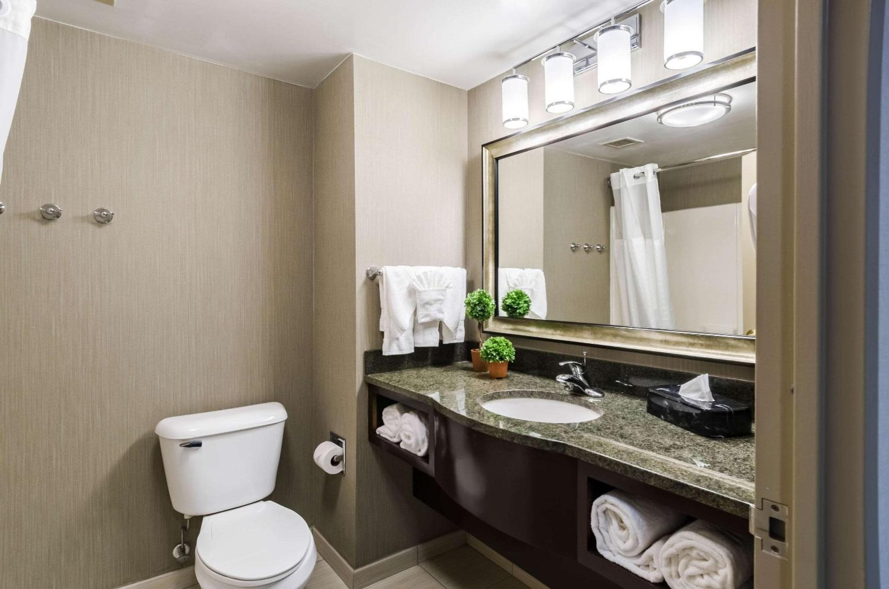 Comfort Inn & Suites Logan International Airport