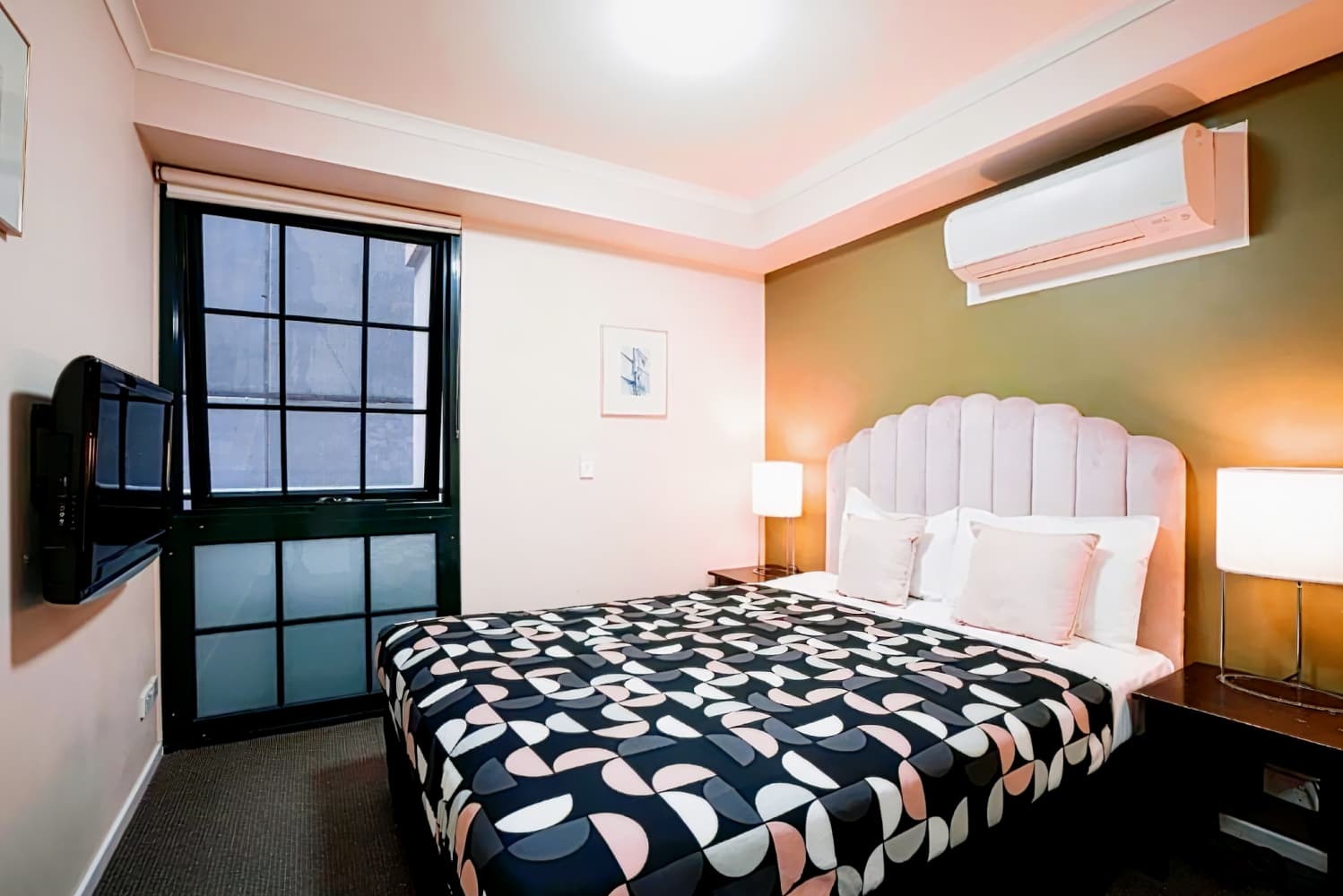 Arrow on Spencer (Also known as Harbourview Apartment Hotel)