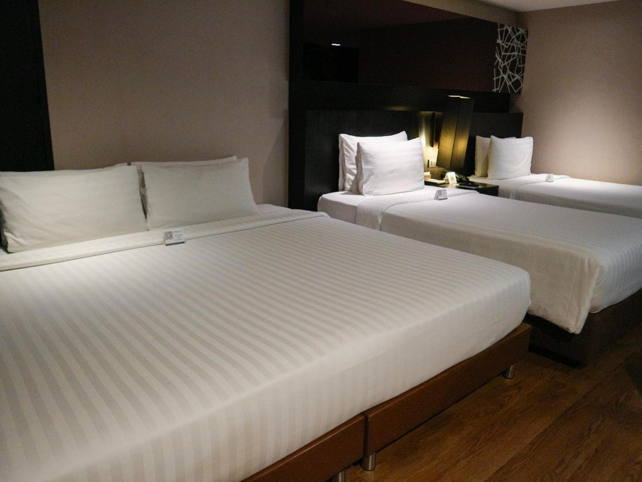 Golden Tulip Mandison Suites