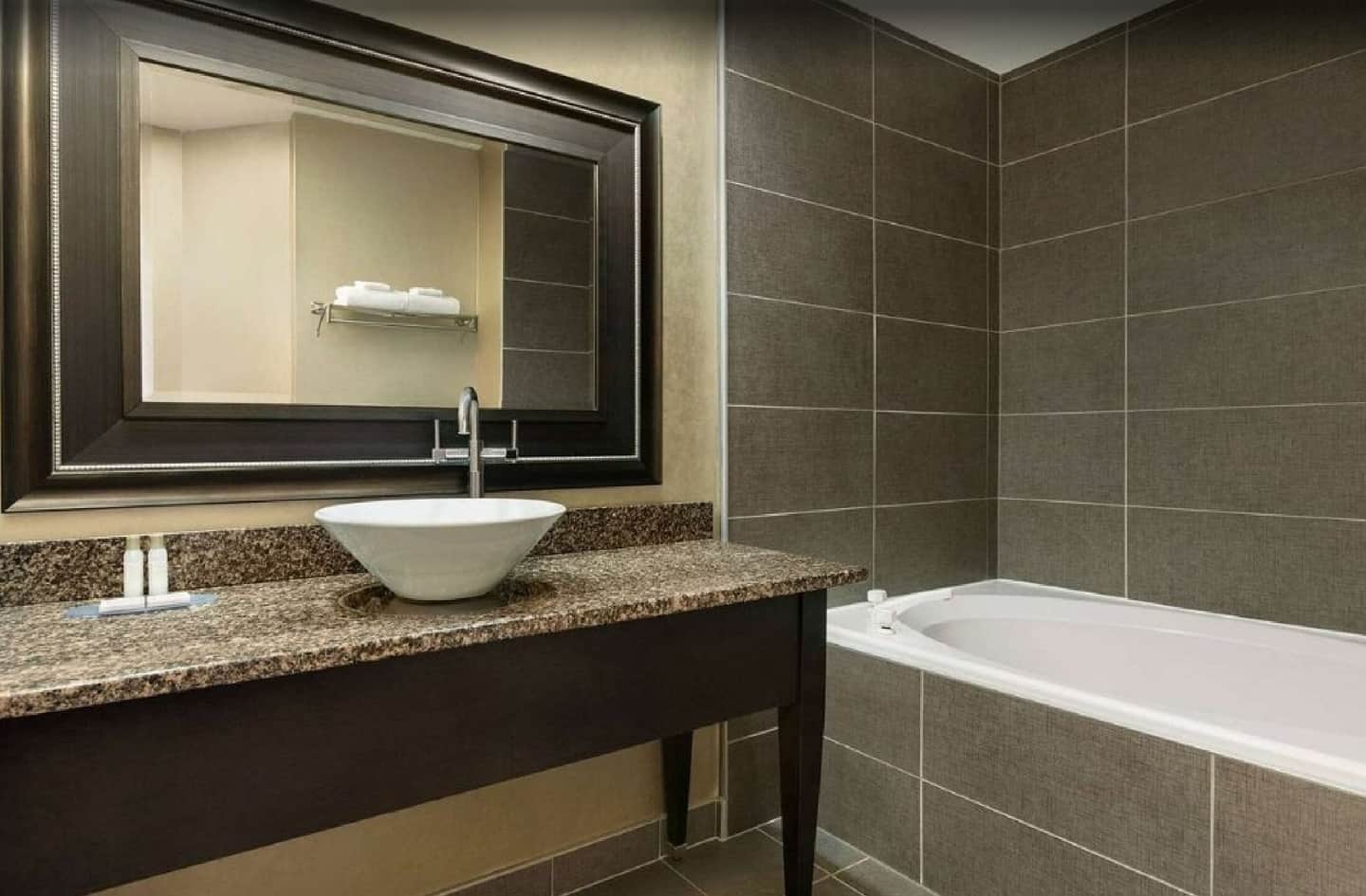 Travelodge Quebec City Hotel & Convention Centre by Wyndham