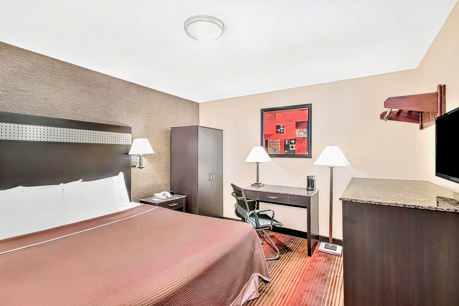 Howard Johnson by Wyndham Clifton NJ