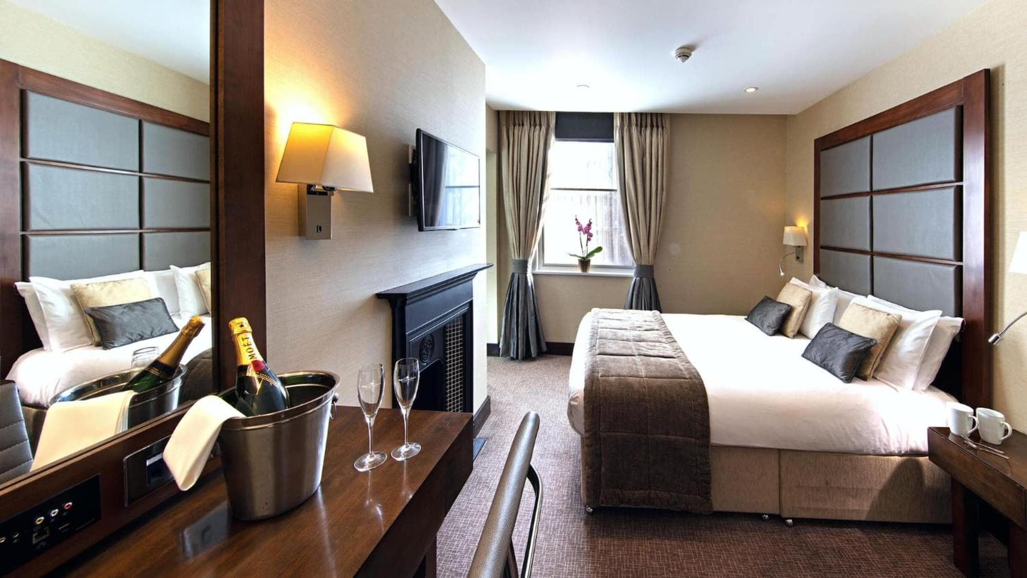 The Wellington by Blue Orchid Hospitality