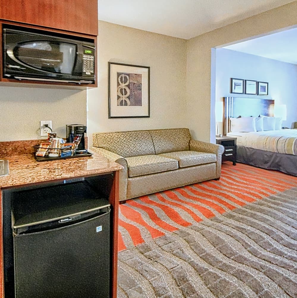 Country Inn & Suites by Radisson, Dearborn