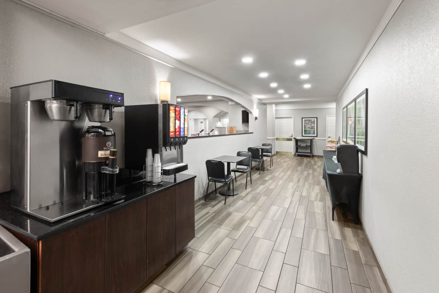 La Quinta Inn & Suites by Wyndham San Antonio Airport