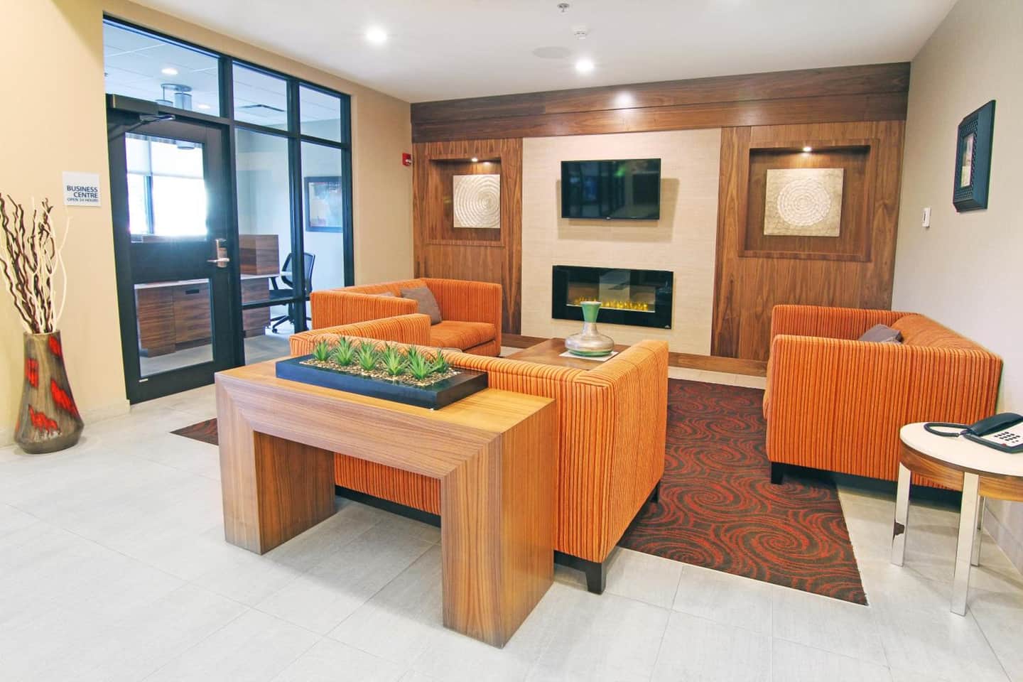 Holiday Inn Express & Suites Calgary University