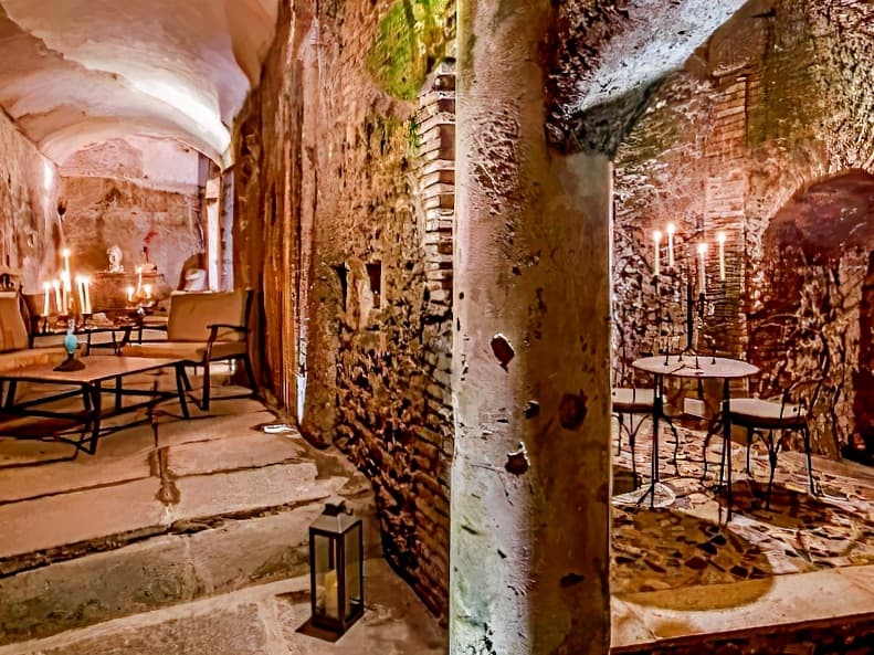 The inn at the Roman forum