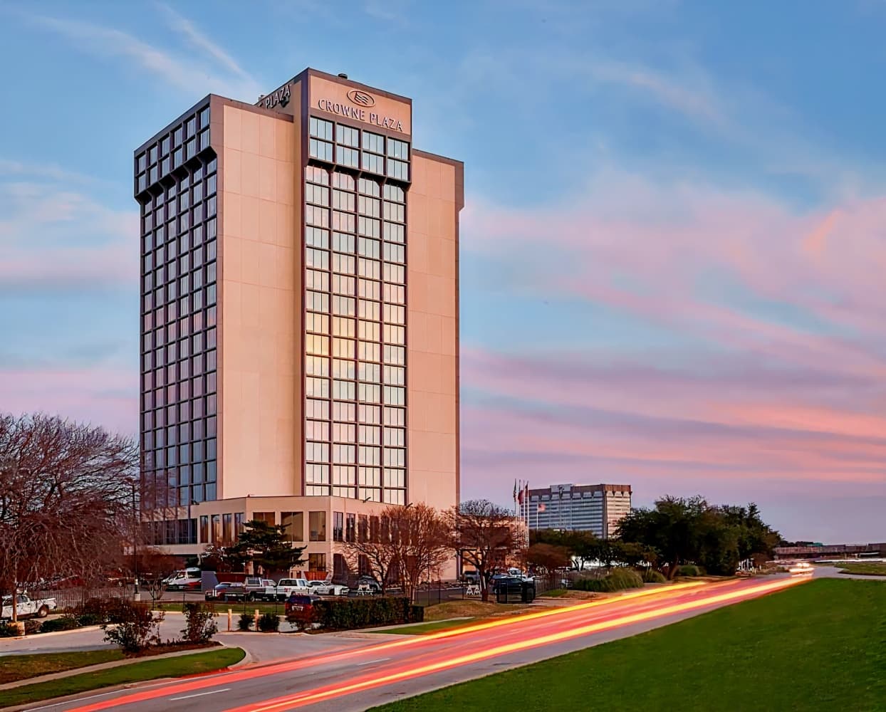 Crowne Plaza Dallas Market Center