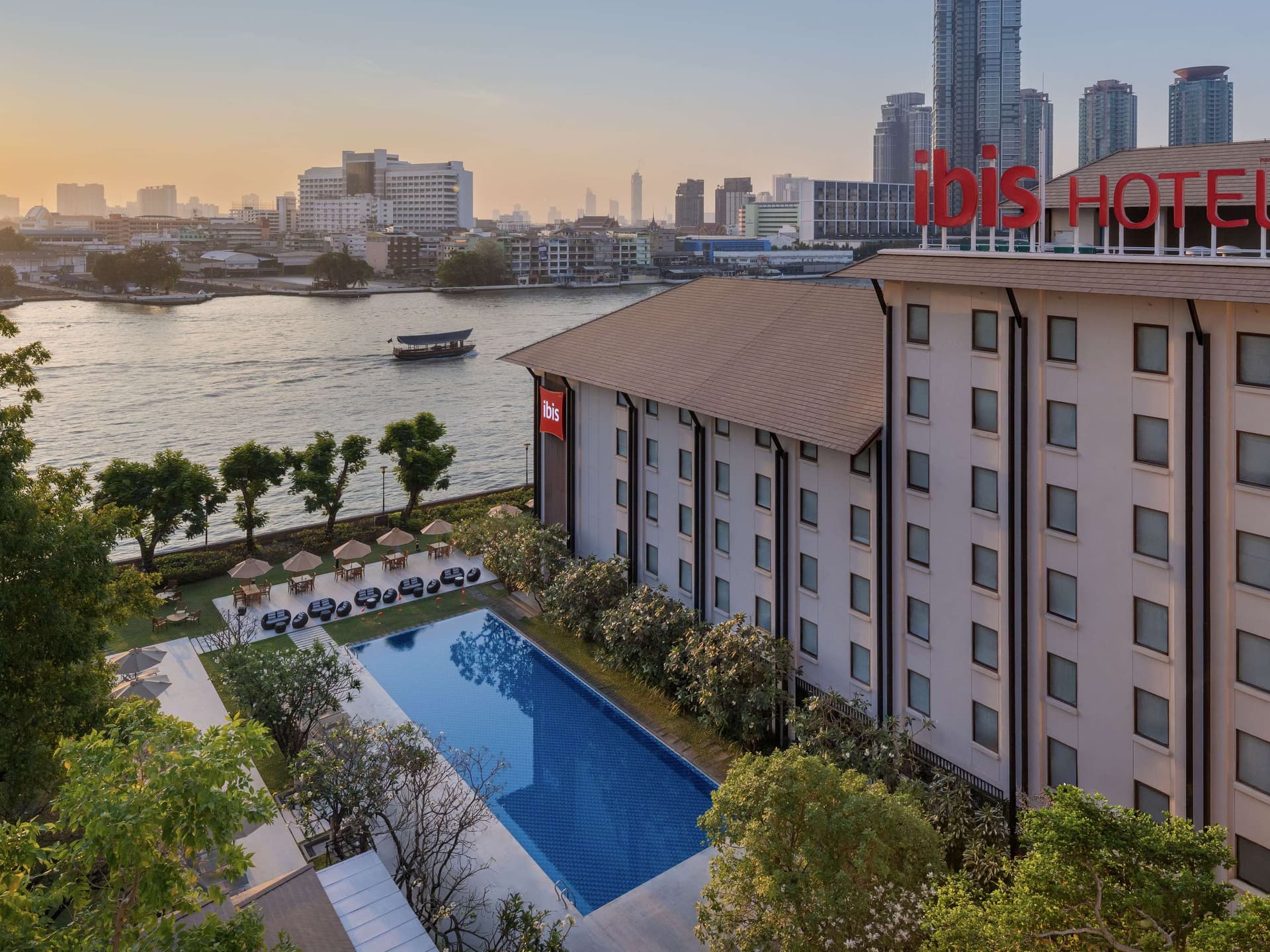 ibis Bangkok Riverside