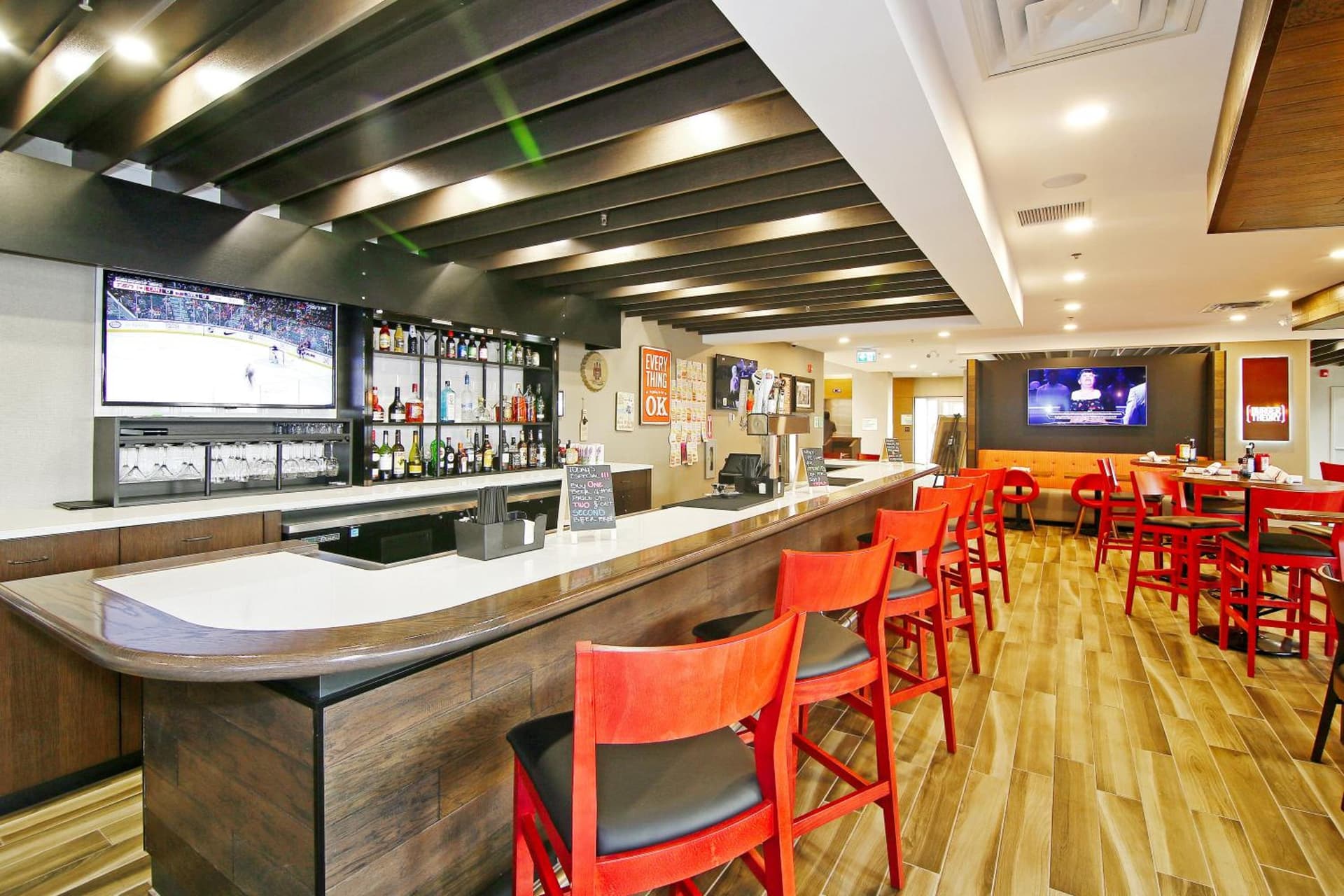 Holiday Inn & Suites Calgary Airport North by IHG