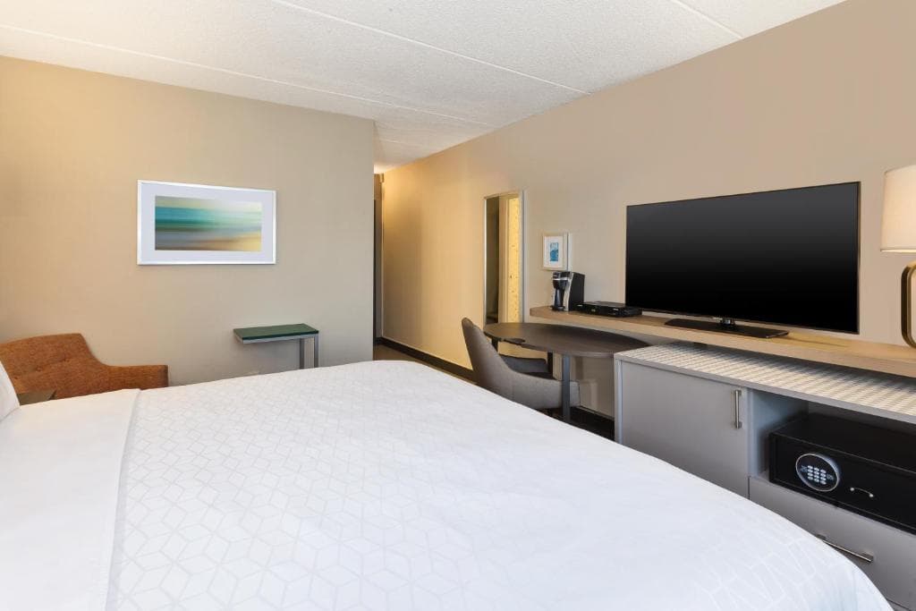 Holiday Inn Westbury – Long Island