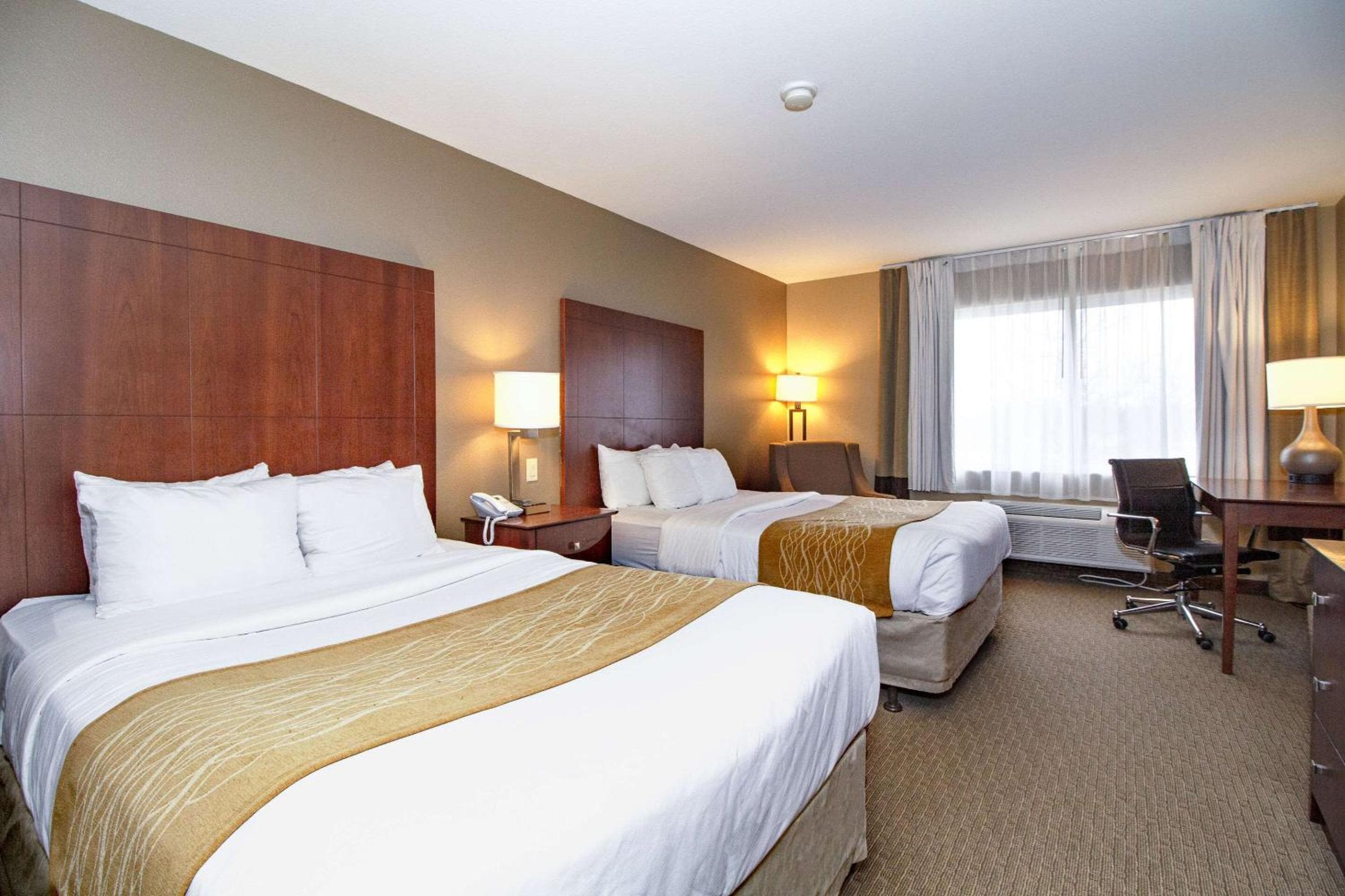 Comfort Inn & Suites East Moline near I-80