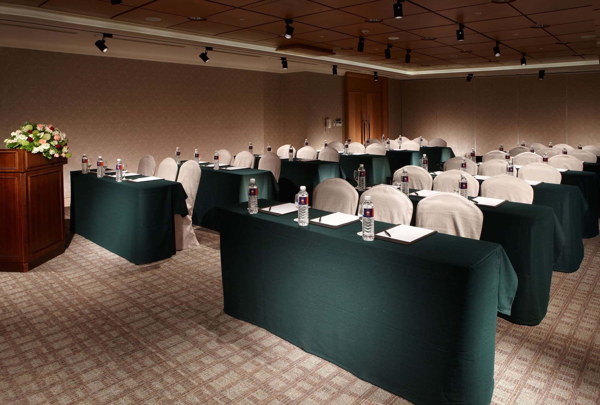 新莊翰品酒店 Chateau de Chine Hotel Xinzhuang