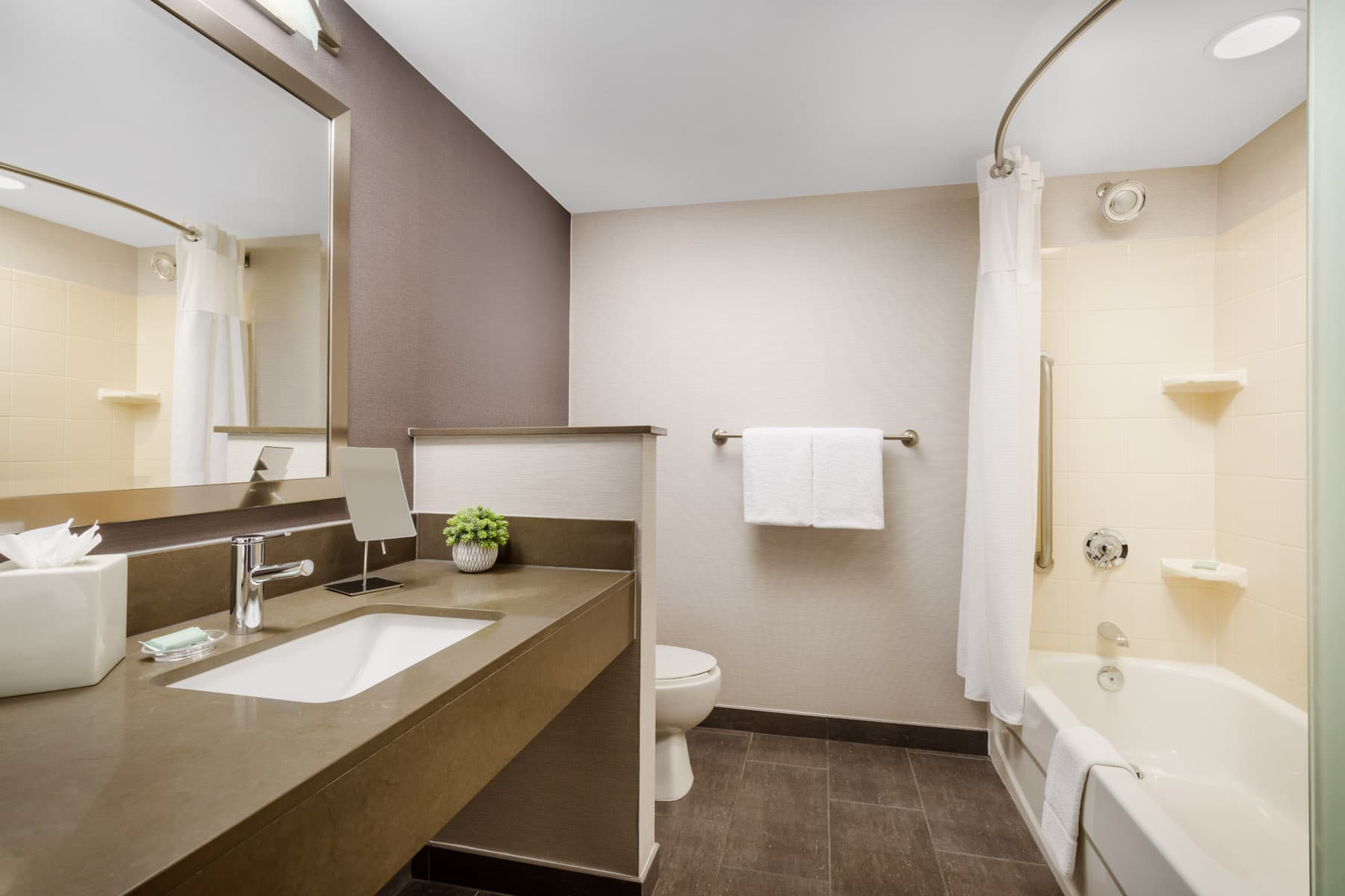 Courtyard by Marriott Manchester-Boston Regional Airport