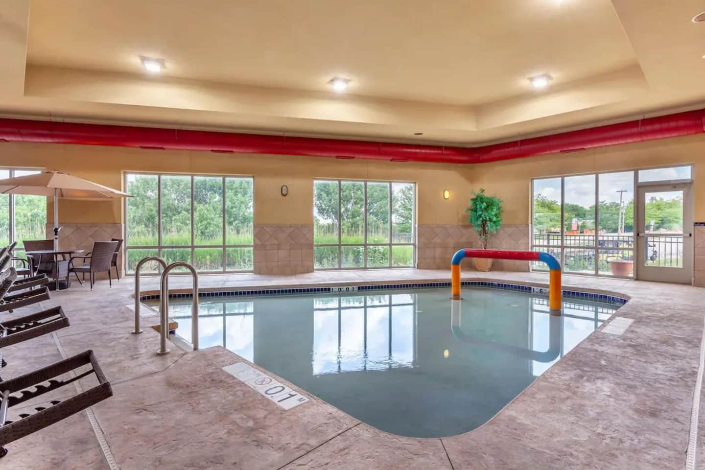 Holiday Inn Express & Suites Milwaukee NW – Park Place, an IHG Hotel