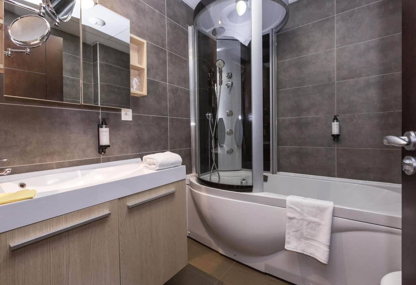 Zenitude Swiss Aparthotels - Ferney Voltaire