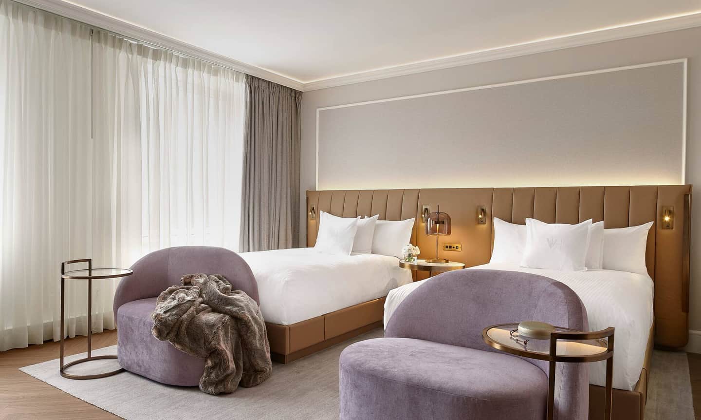 Vogue Hotel Montreal Downtown, Curio Collection by Hilton