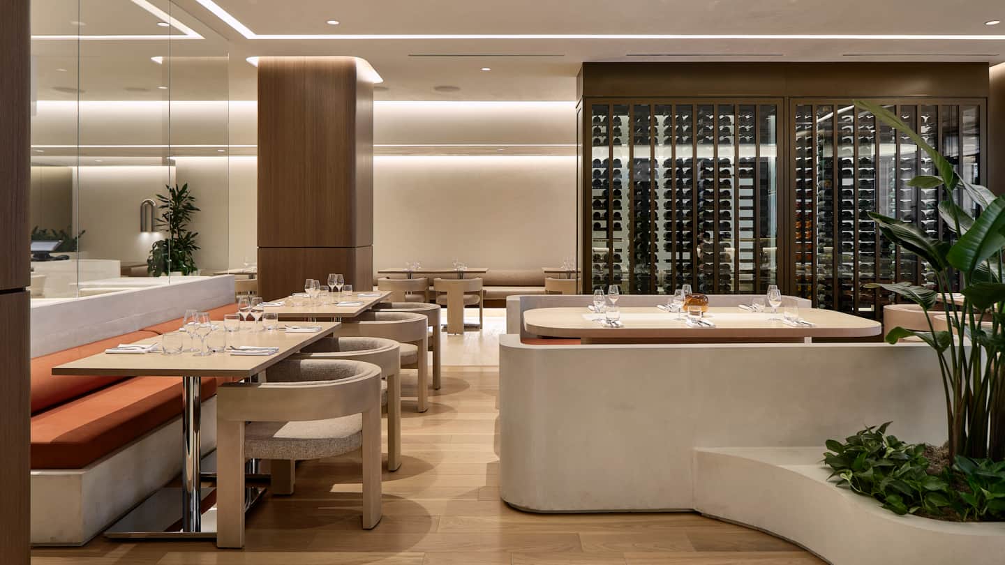 Vogue Hotel Montreal Downtown, Curio Collection by Hilton