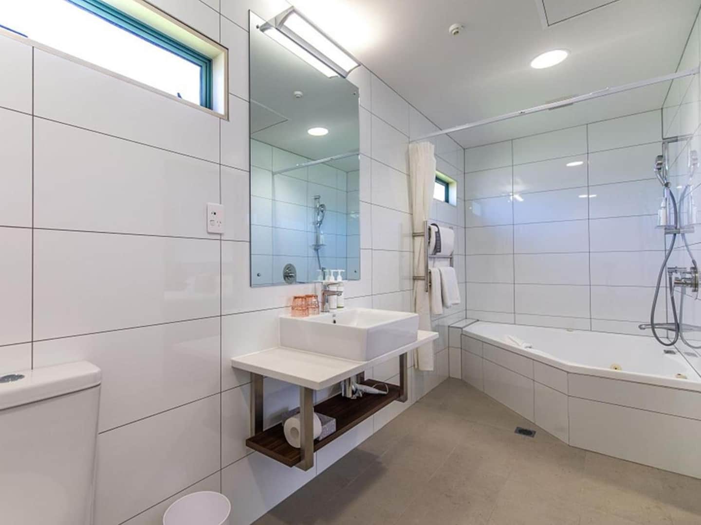 JetPark Hotel Hamilton Airport