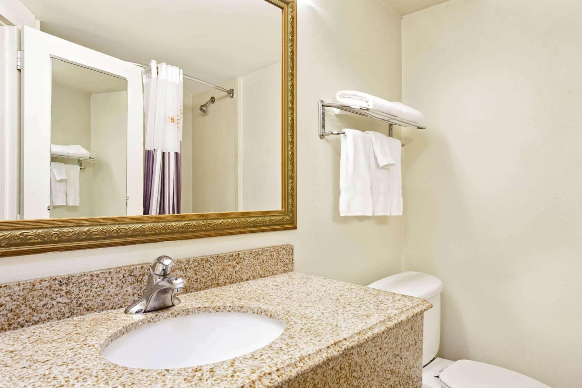 La Quinta by Wyndham Stamford / New York City