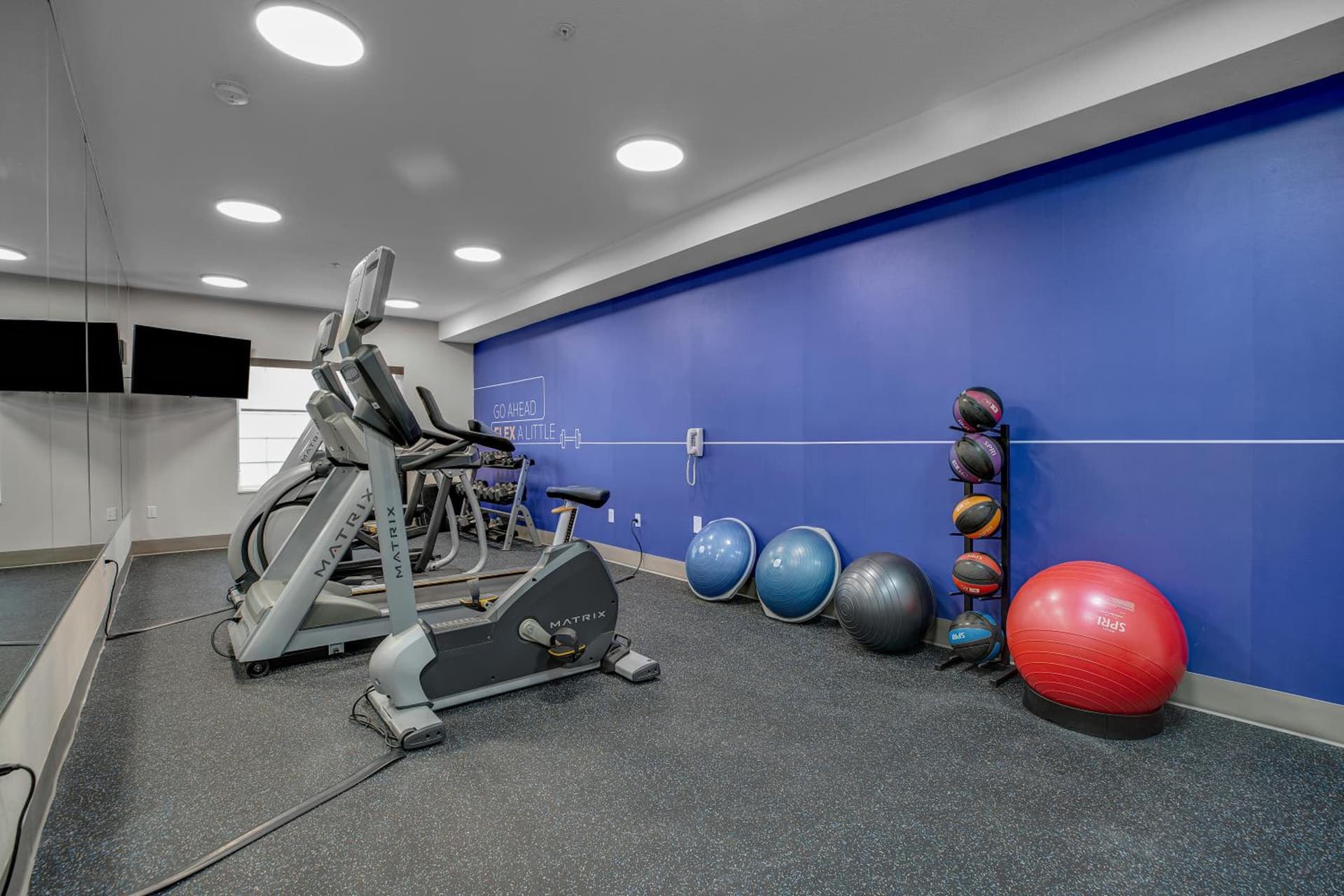 Holiday Inn Express Hotel & Suites Portland - Jantzen Beach, an IHG Hotel