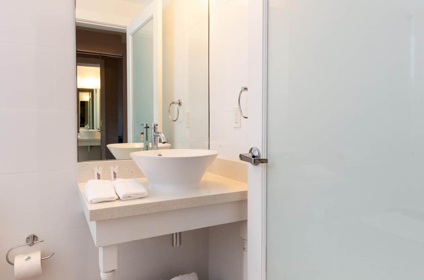 Waterside Hotel and Suites