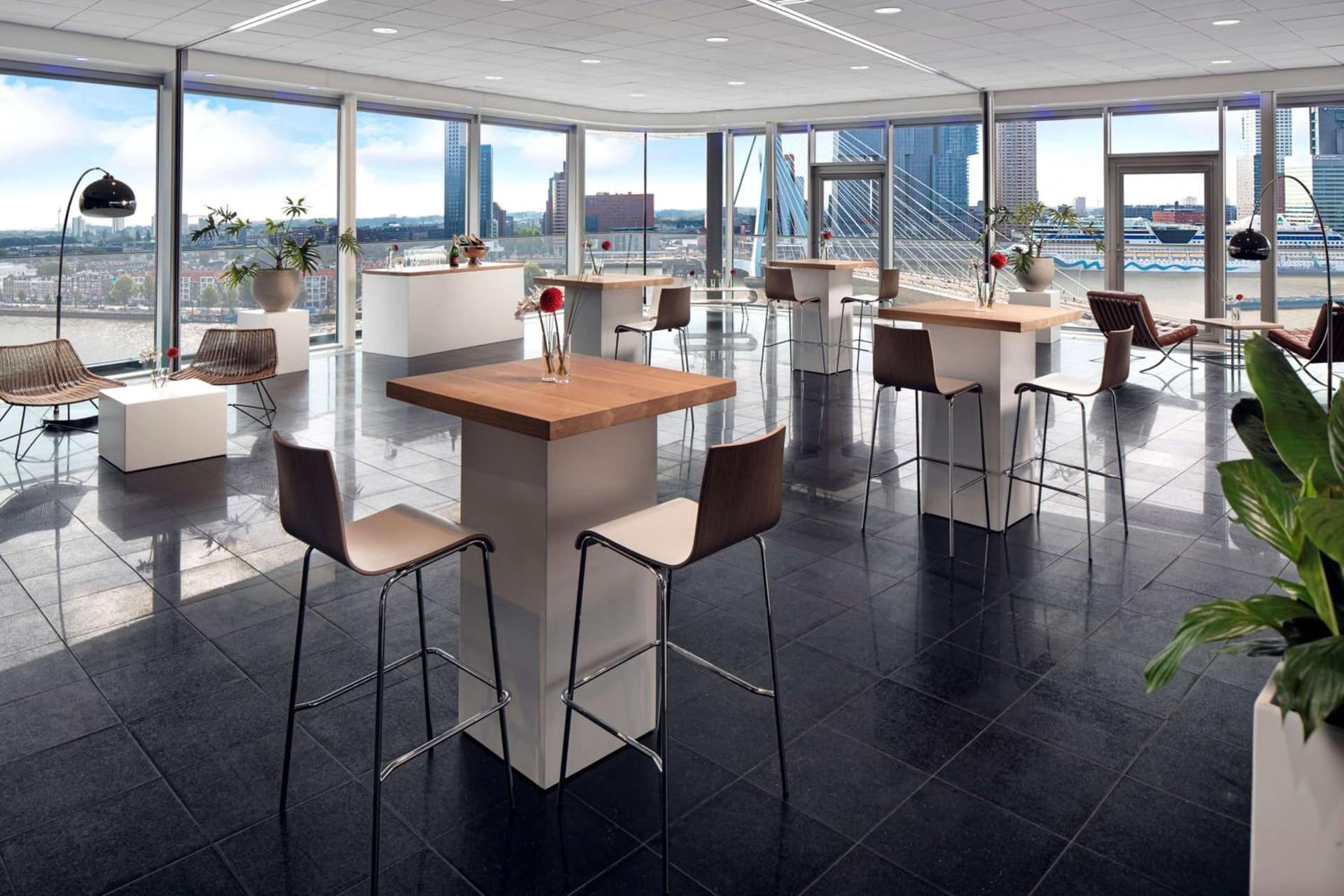 DoubleTree by Hilton Rotterdam Centre