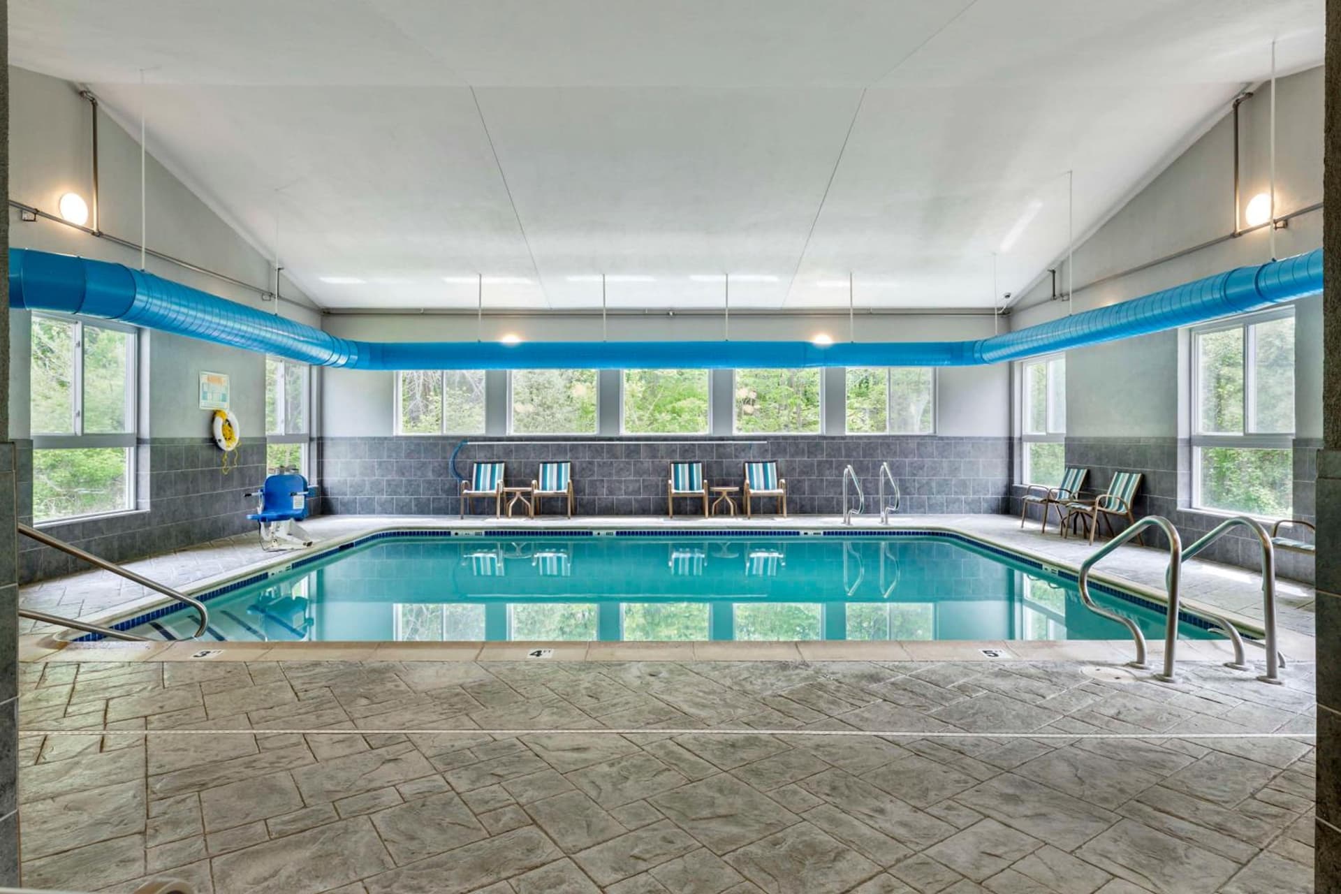 Best Western PLUS NEW ENGLAND INN & SUITES