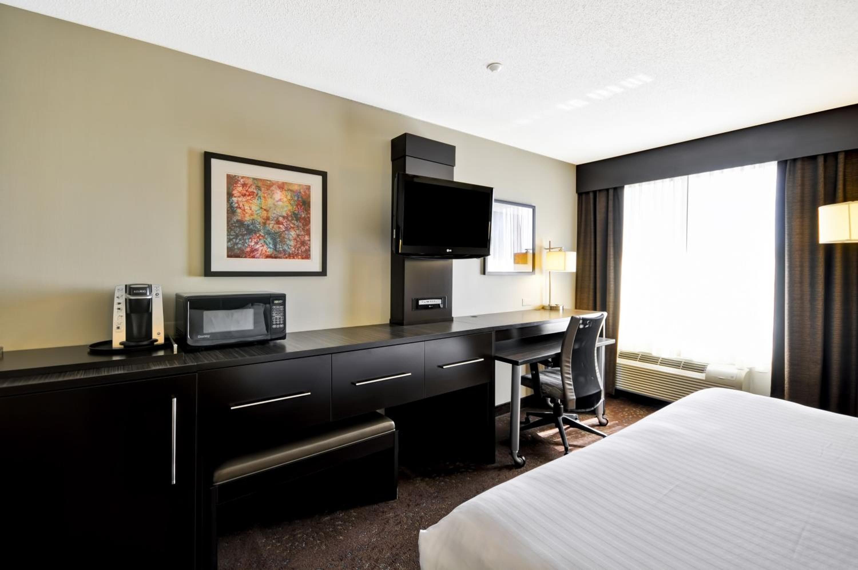 Holiday Inn Express Romulus / Detroit Airport by IHG
