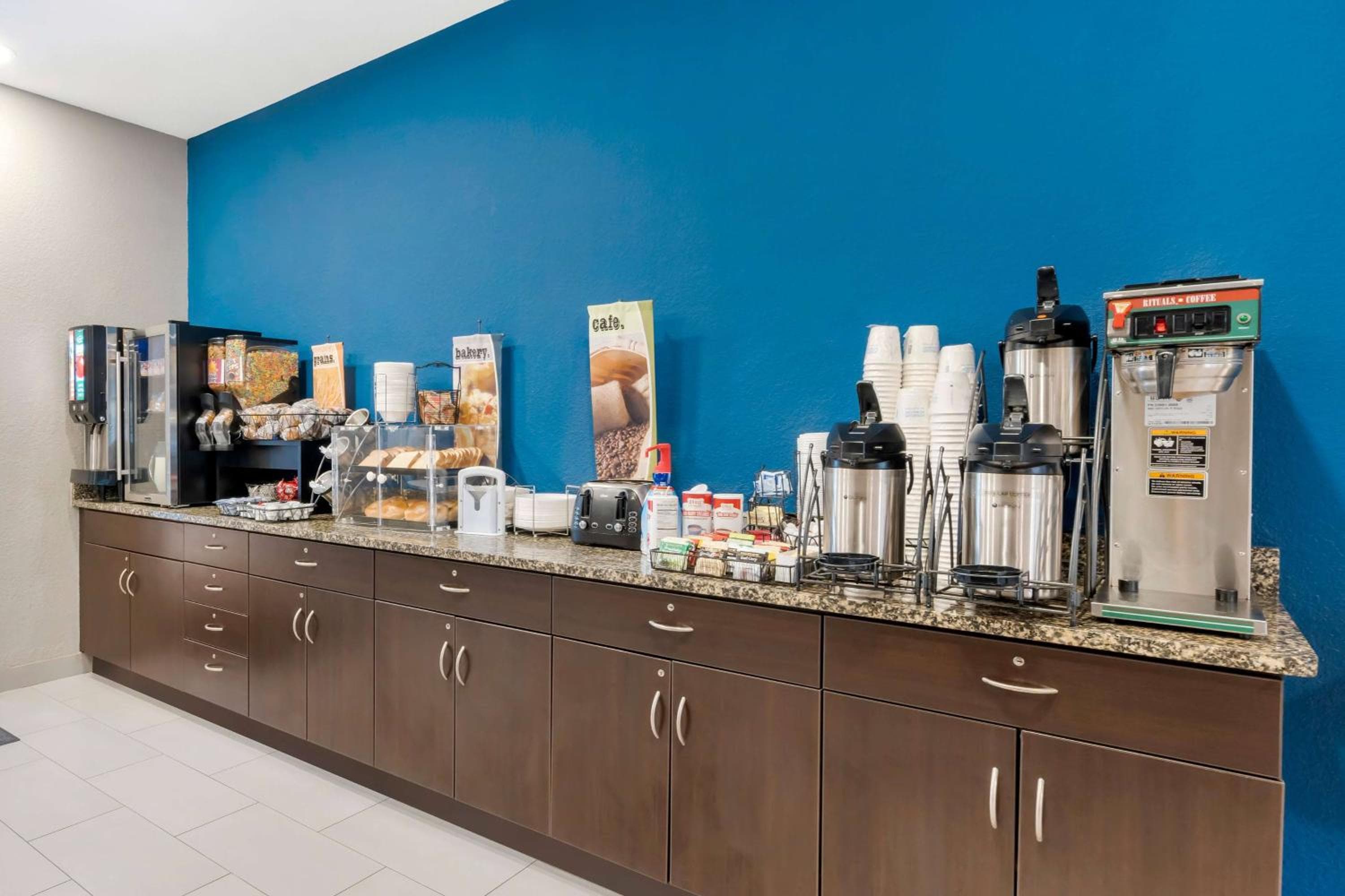 Microtel Inn & Suites by Wyndham Brooksville