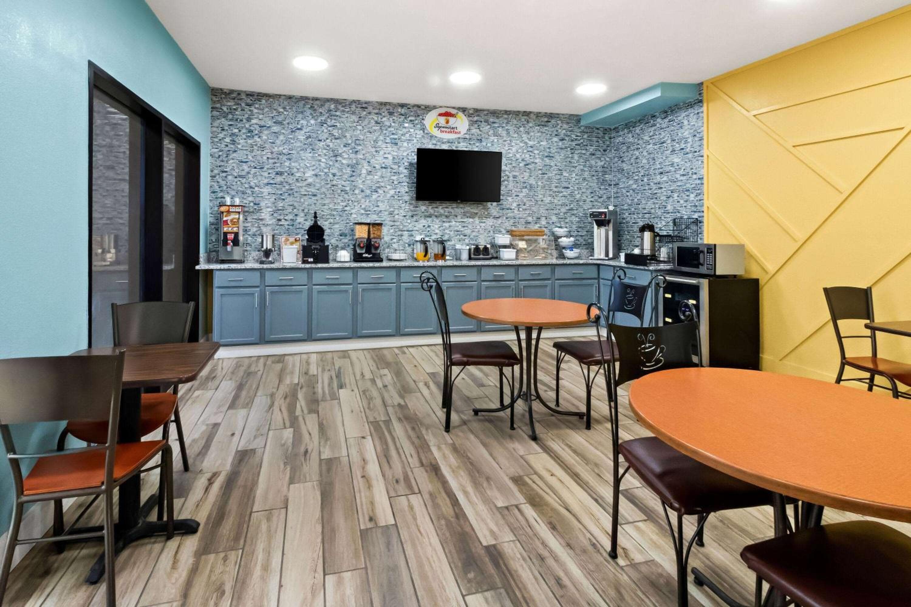 Super 8 by Wyndham Vandalia/Dayton International Airport