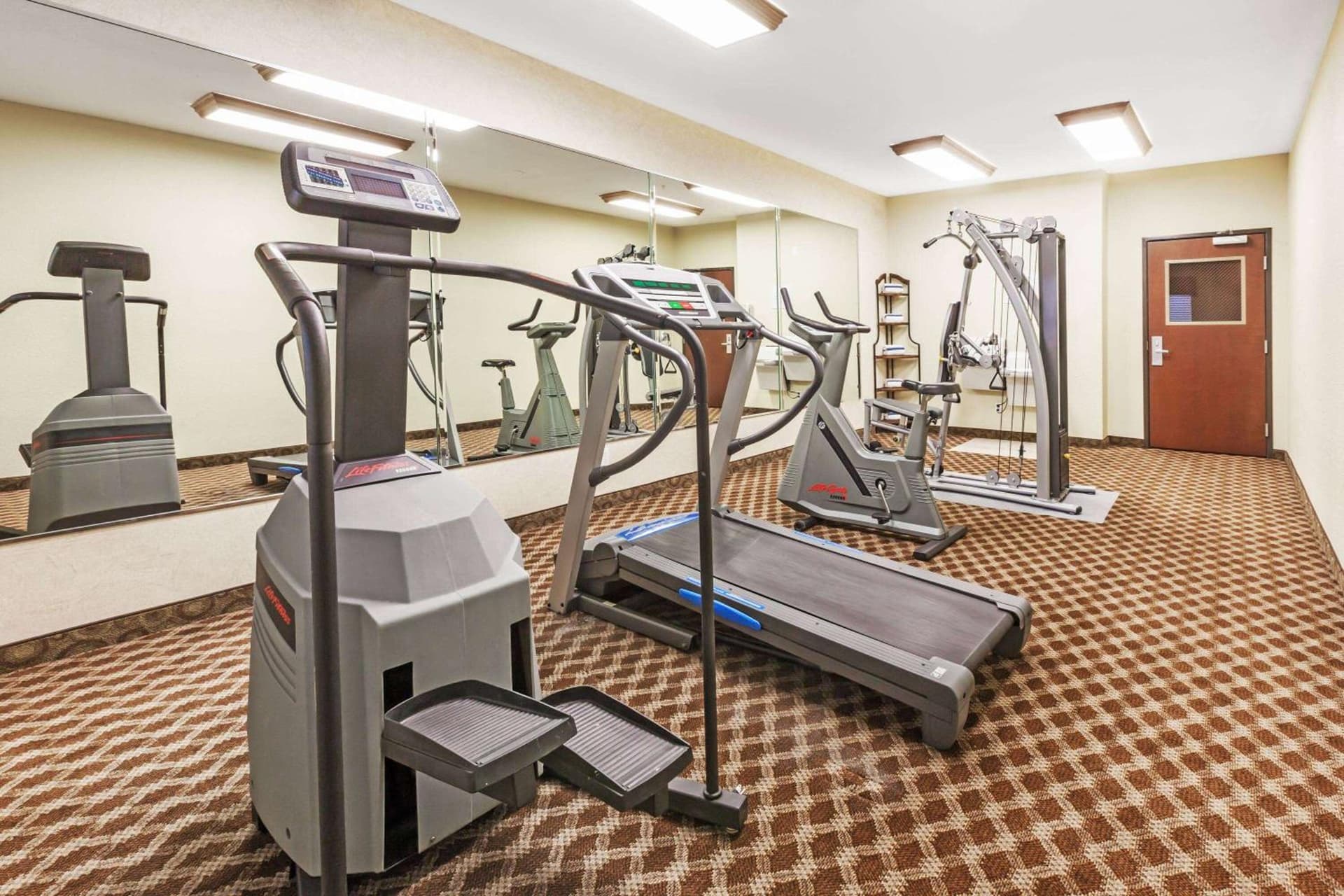 Grander Inn & Suites by IHG