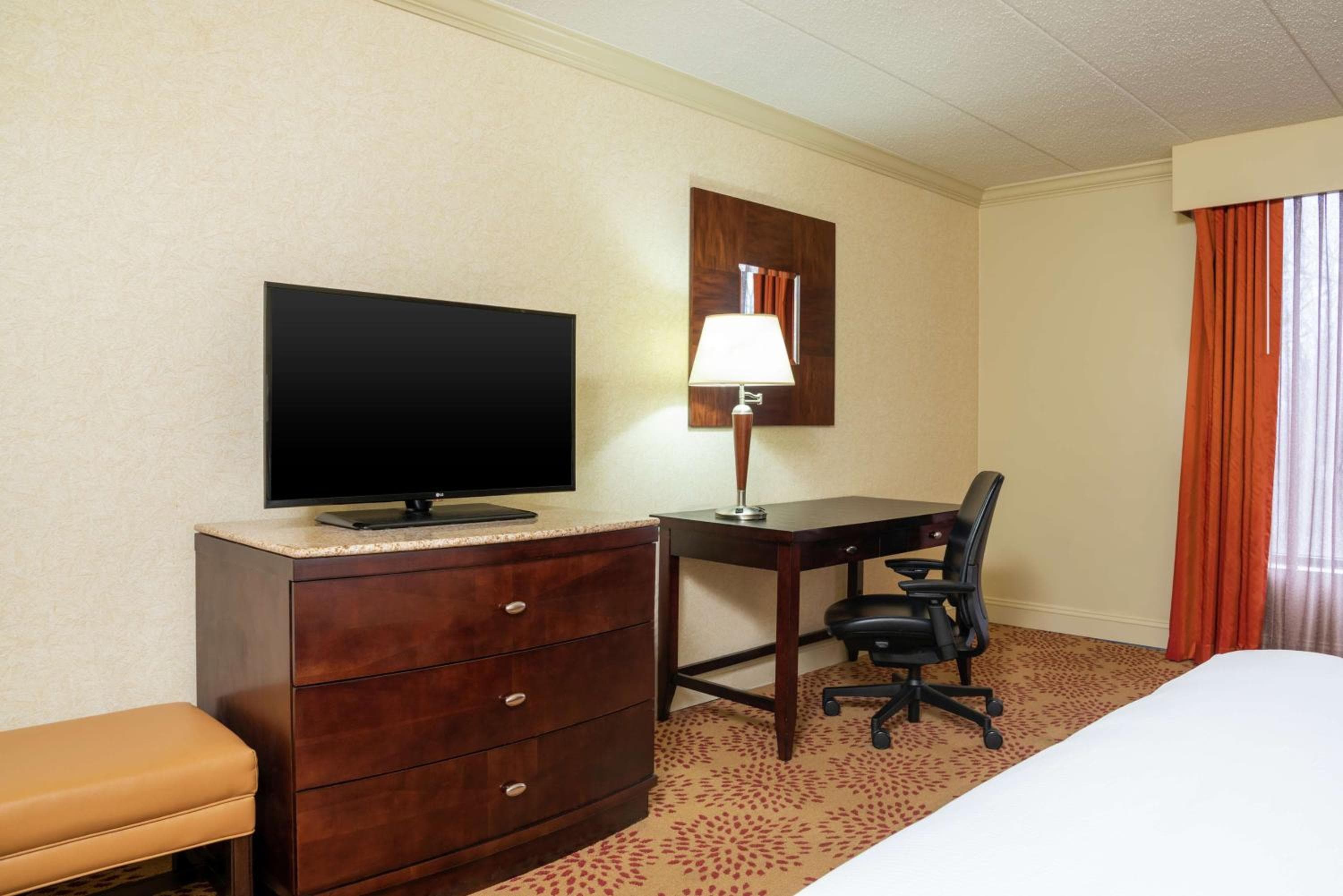 DoubleTree by Hilton Hotel Grand Rapids Airport