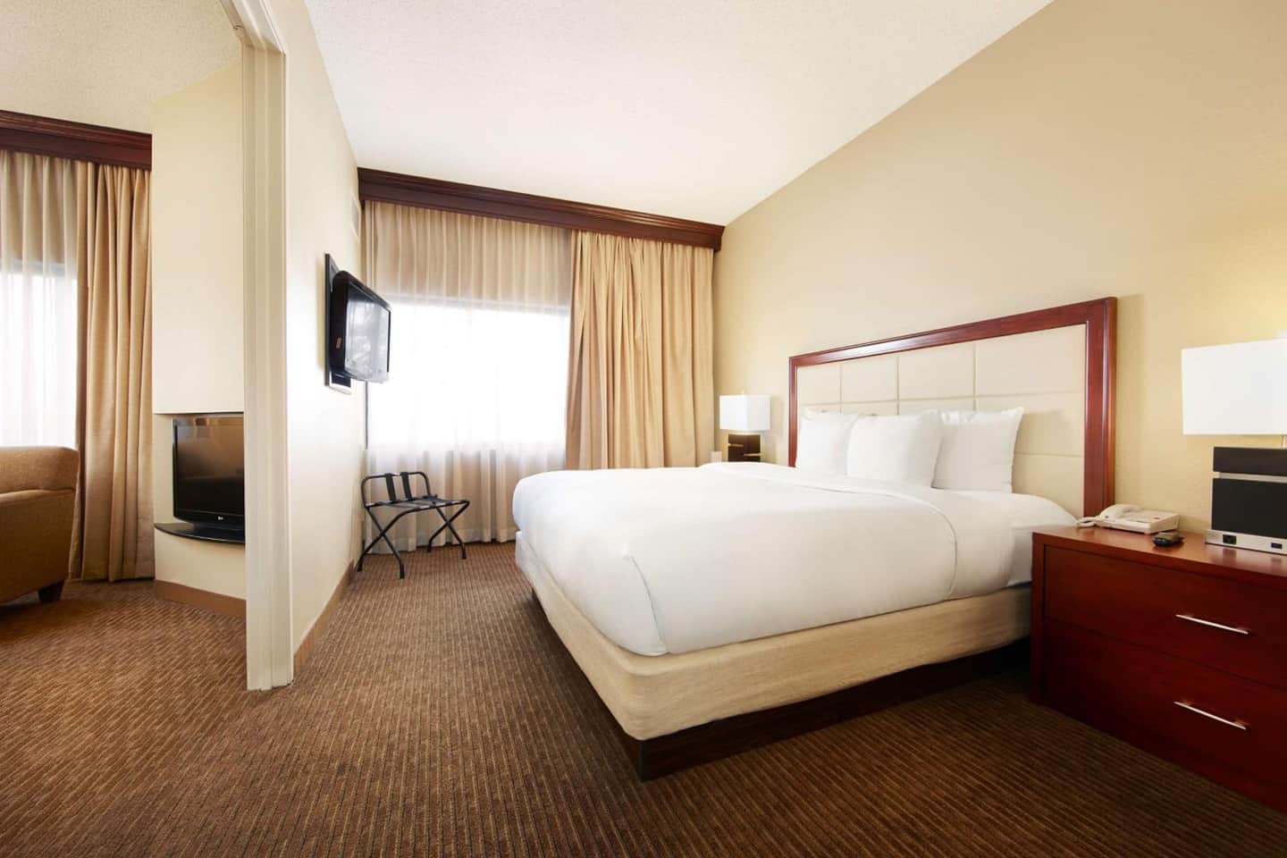 DoubleTree Suites by Hilton Cincinnati - Blue Ash