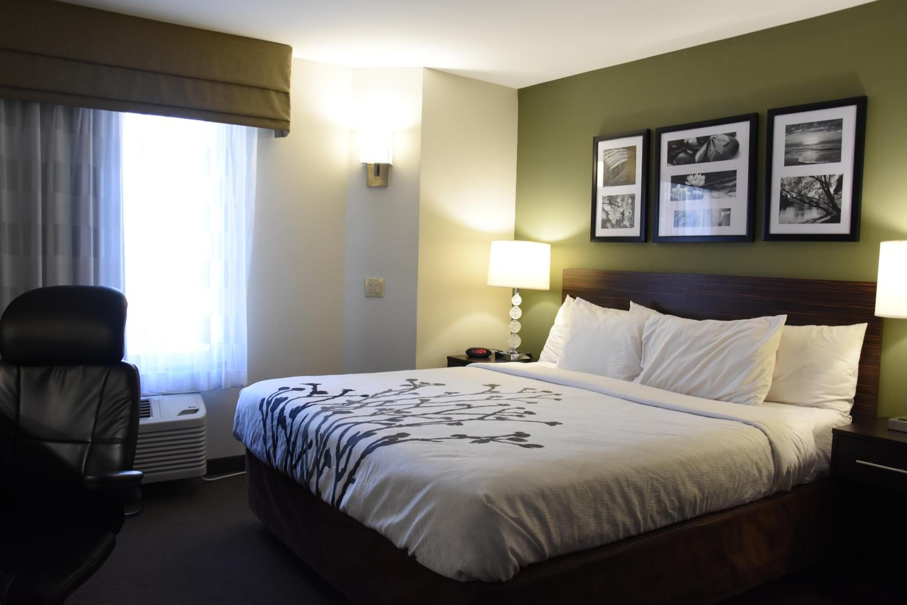 Sky Harbor Airport Inn