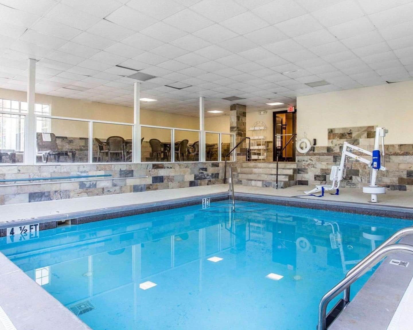 Comfort Inn & Suites – Ballpark Area