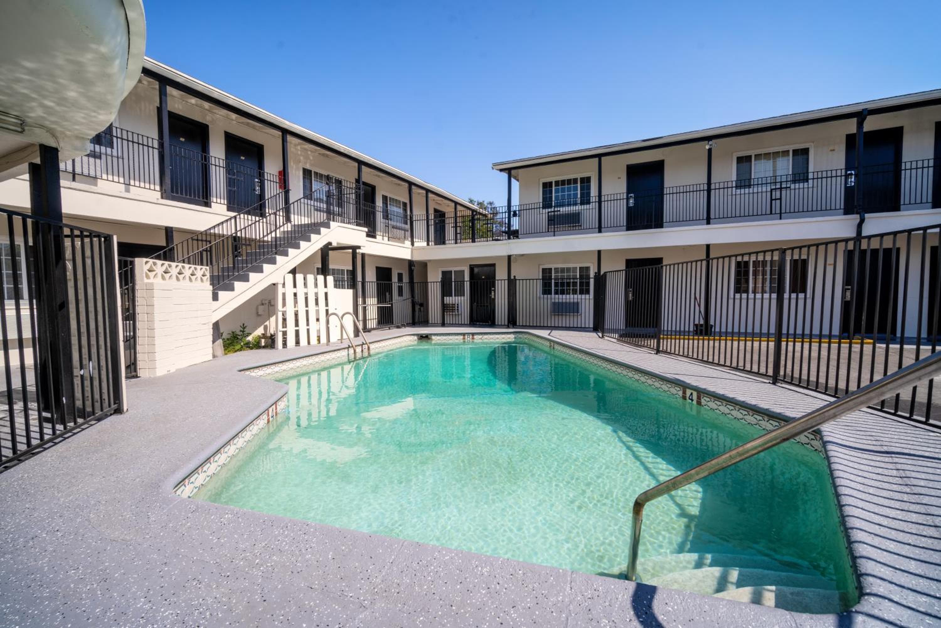 ERTH INN by AGA- San Ysidro