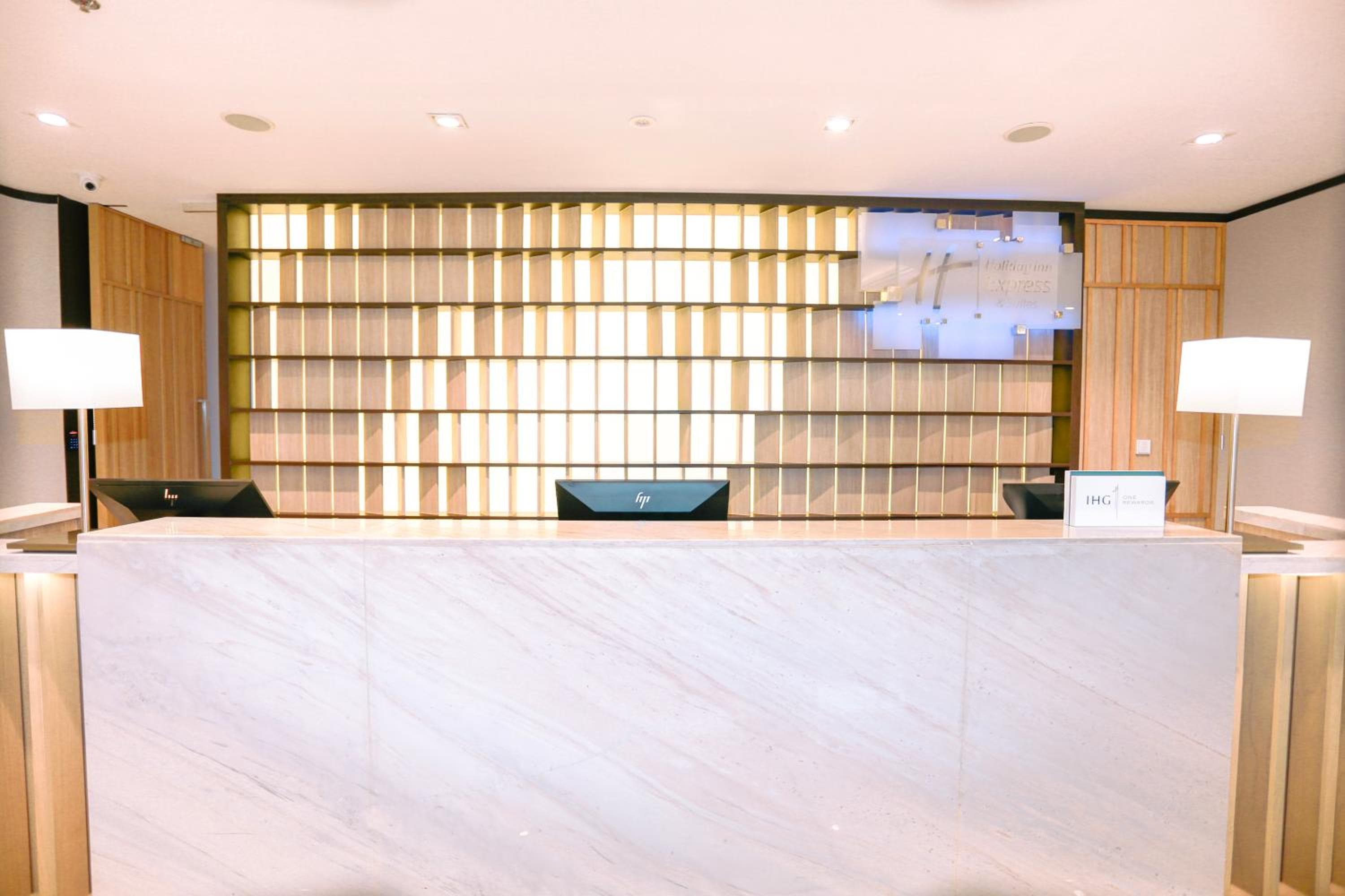 Holiday Inn Express & Suites Bangkok Central Pier by IHG