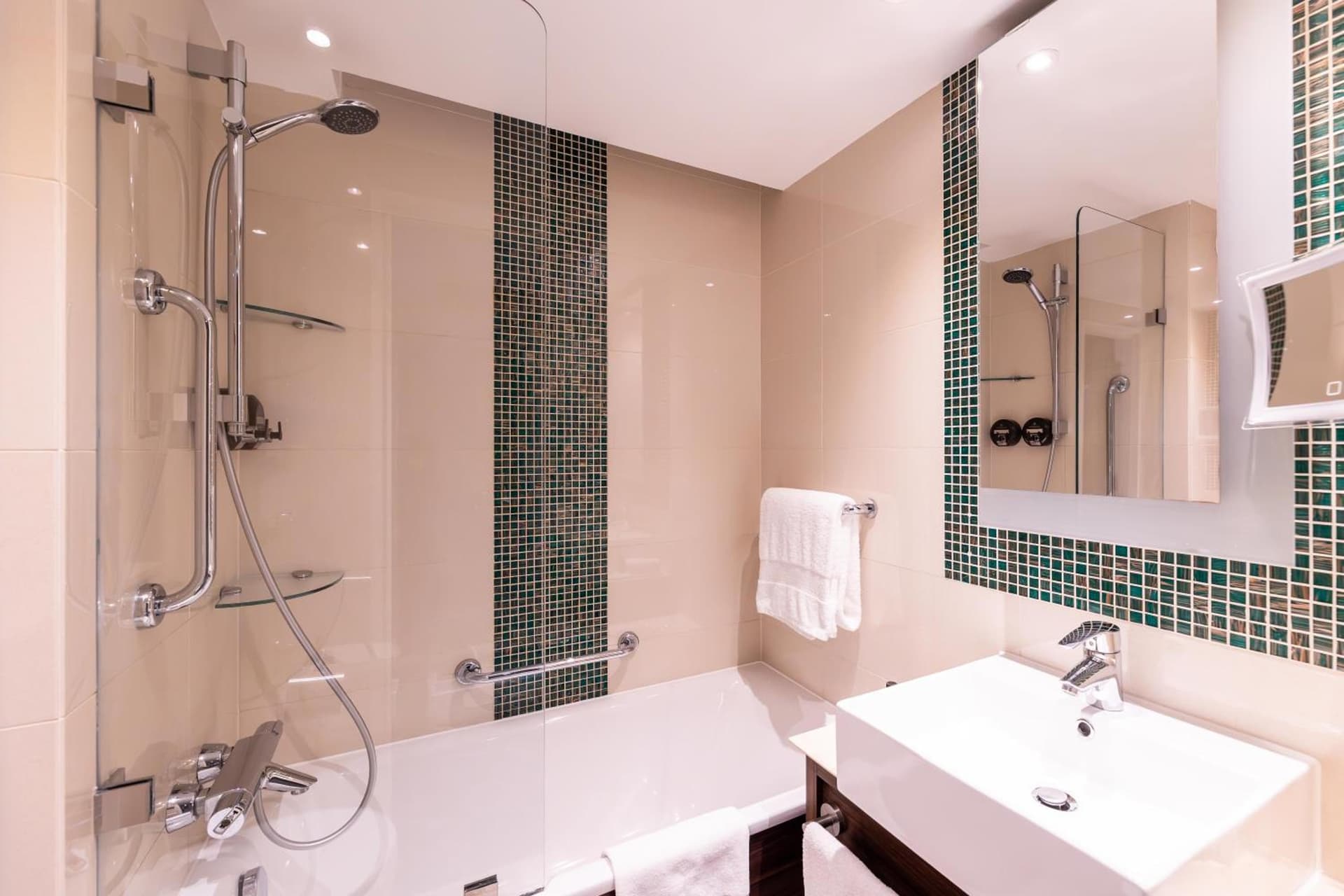 100 Queen's Gate Hotel London Kensington, Curio Collection by Hilton