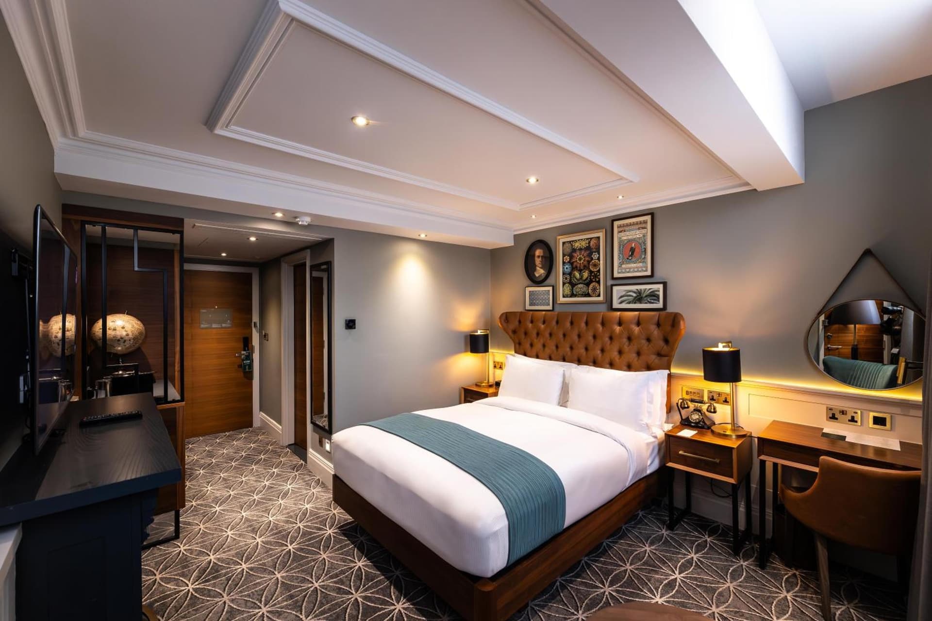 100 Queen's Gate Hotel London Kensington, Curio Collection by Hilton