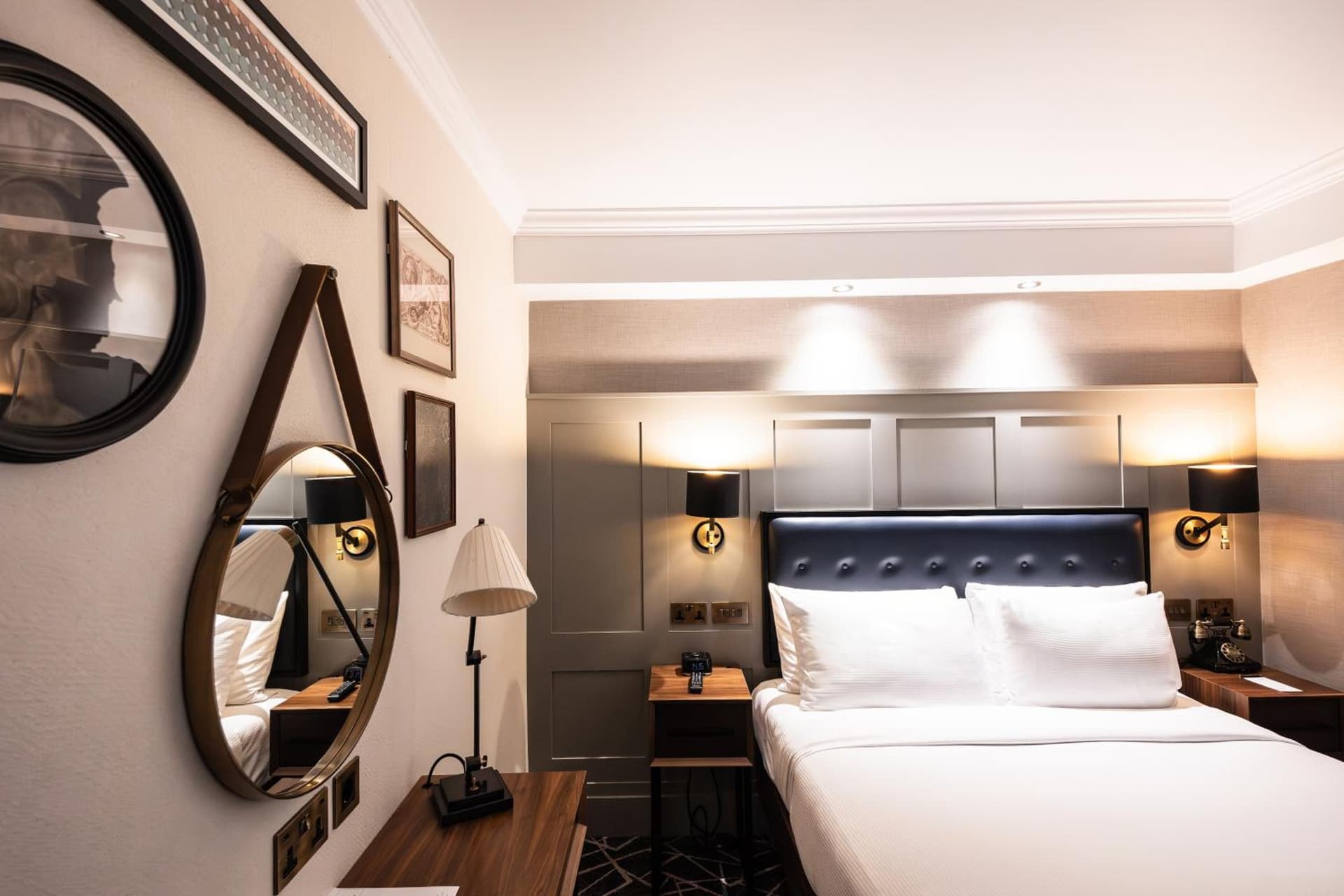 100 Queen's Gate Hotel London Kensington, Curio Collection by Hilton