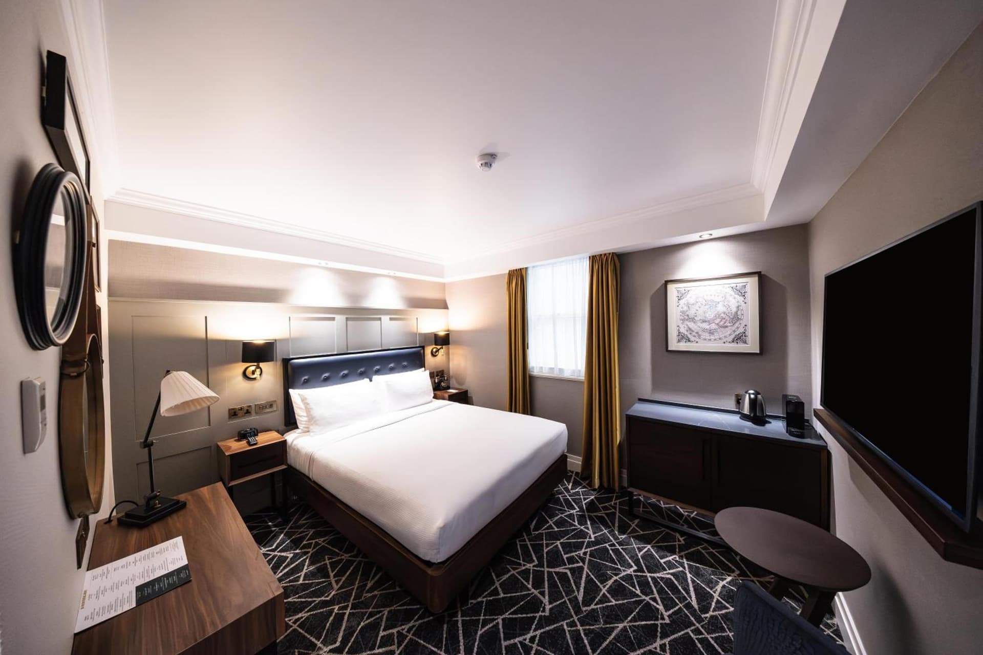 100 Queen's Gate Hotel London Kensington, Curio Collection by Hilton
