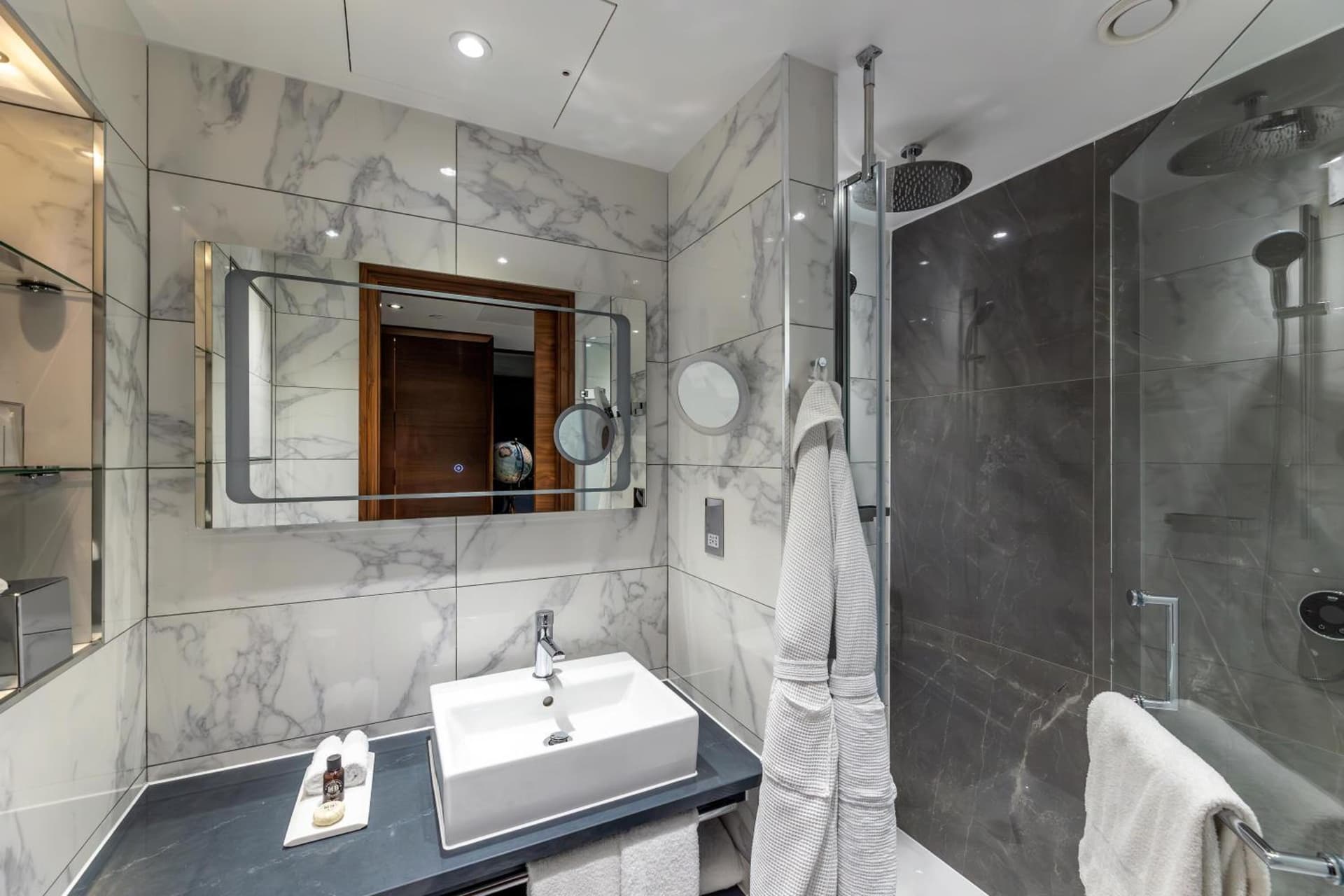 100 Queen's Gate Hotel London Kensington, Curio Collection by Hilton