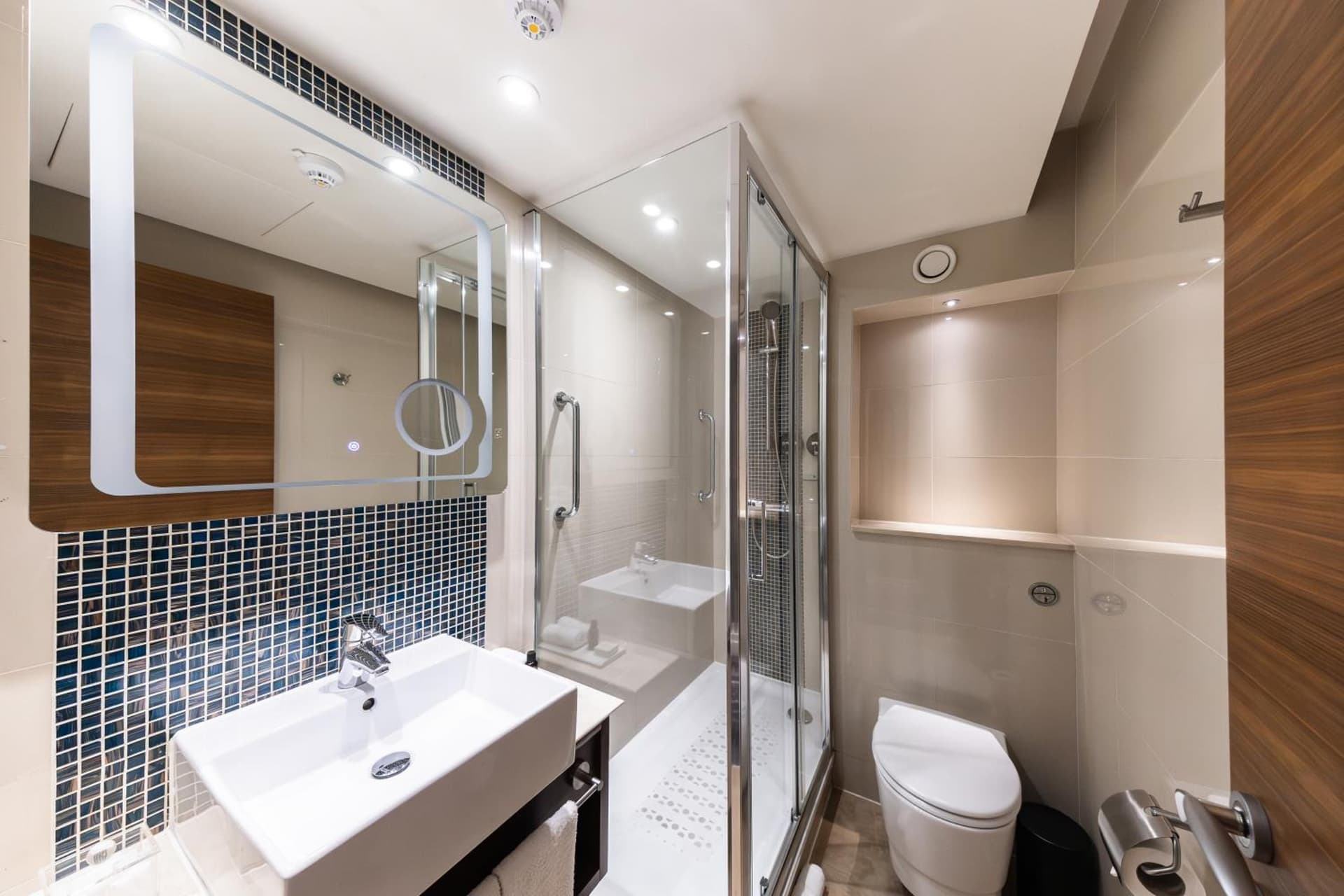 100 Queen's Gate Hotel London Kensington, Curio Collection by Hilton
